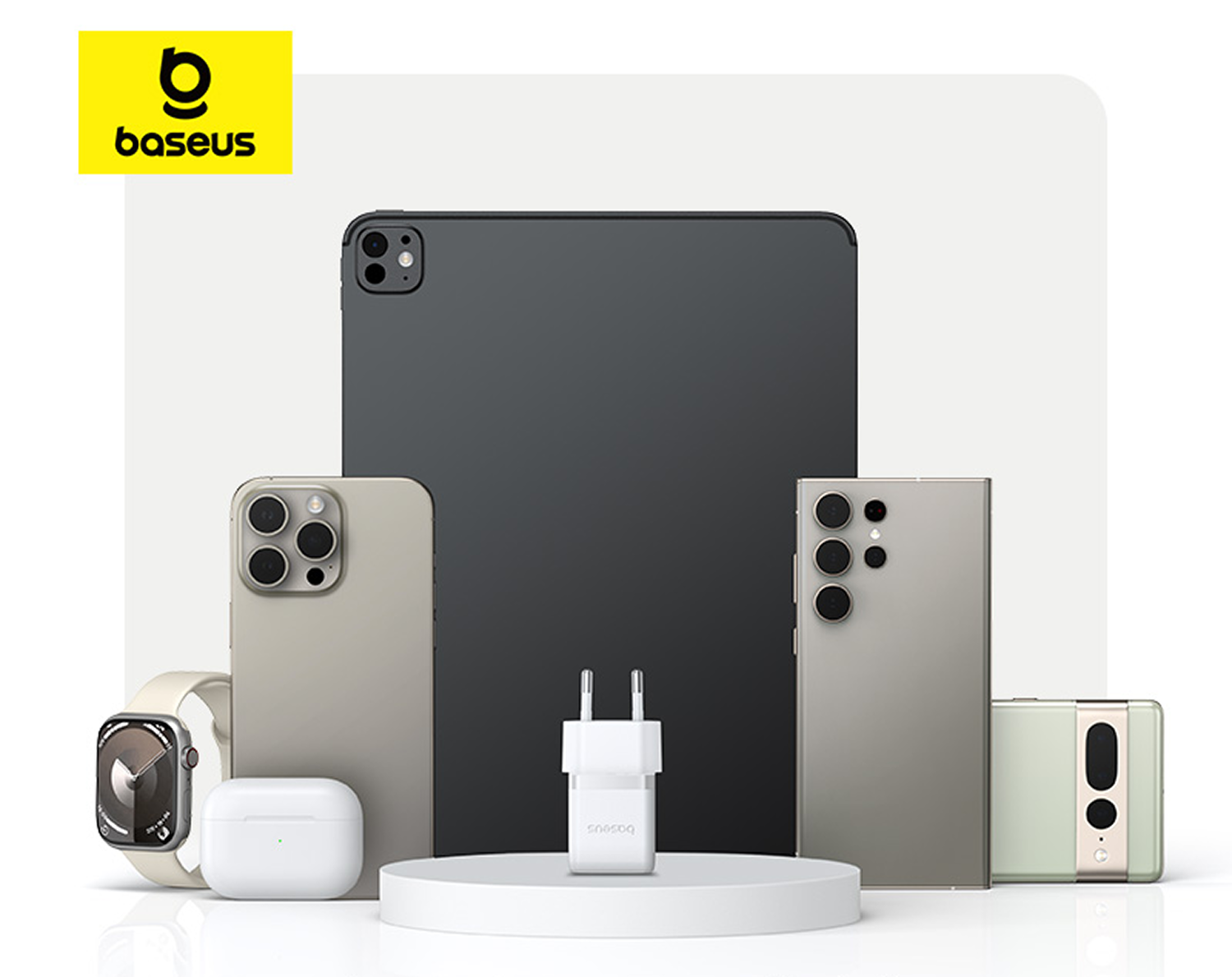 Productos Baseus: iPad, teléfonos, reloj, auriculares y cargador. Productos dispuestos sobre una plataforma blanca. Logotipo de Baseus en la esquina superior izquierda.