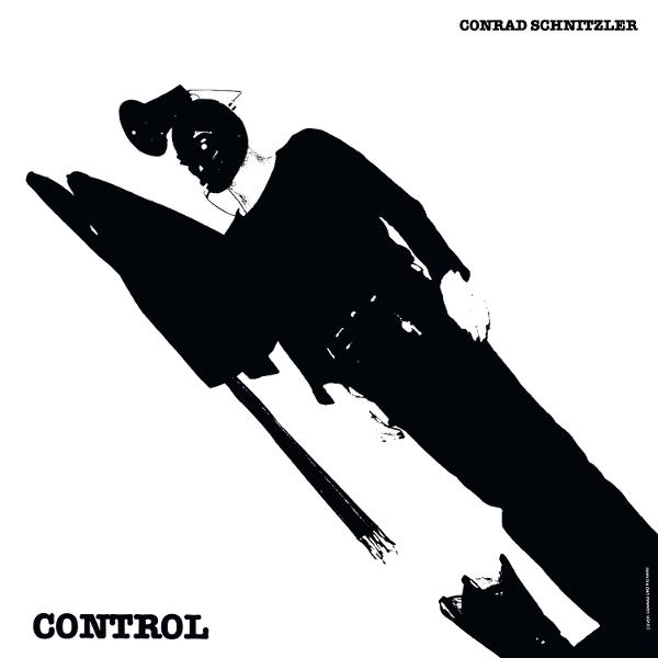 Schwarz-Weiß-Bild einer Person mit Kopfhörern. Das Wort 'CONTROL' steht unten. 'CONRAD SCHNITZLER' oben.