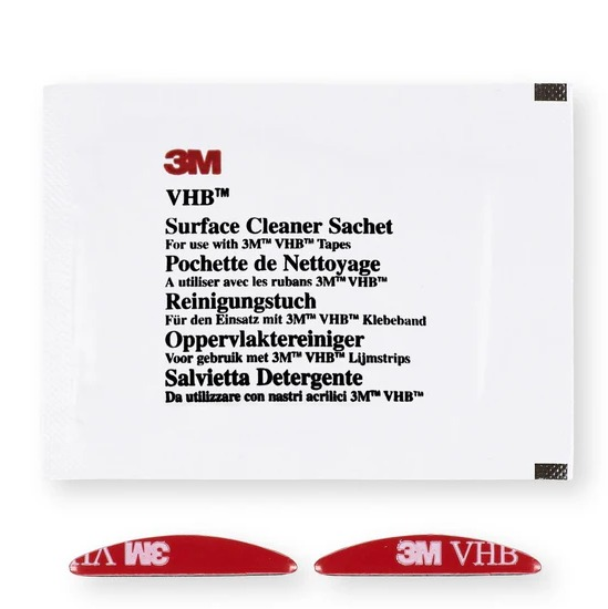 Weißes Päckchen mit Text in mehreren Sprachen, darunter 'Surface Cleaner Sachet' und zwei rote Klebestreifen.