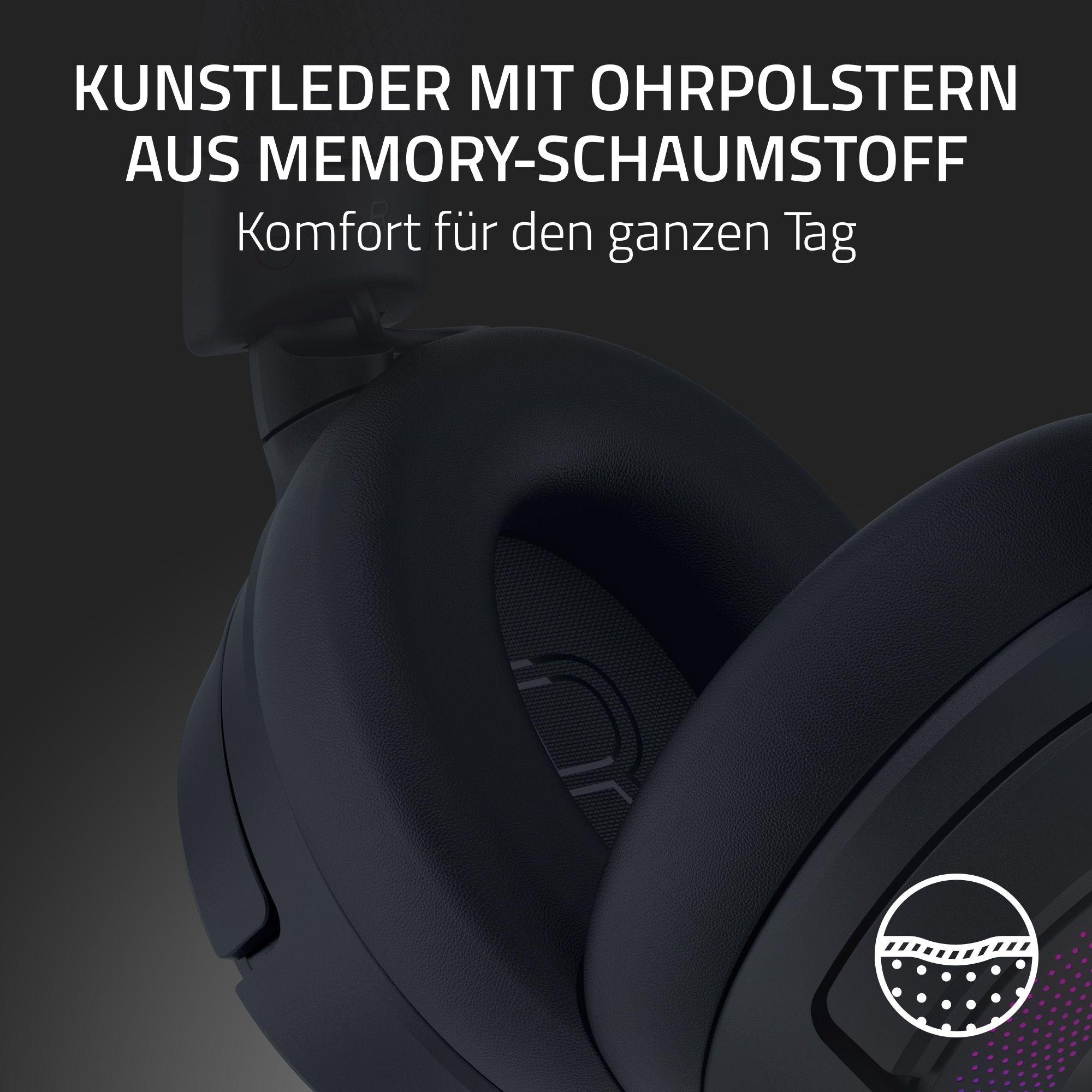 Nahaufnahme von schwarzen Kopfhörern mit Memory-Foam-Ohrpolstern. Text auf Deutsch ist sichtbar. Der Hintergrund ist dunkel.