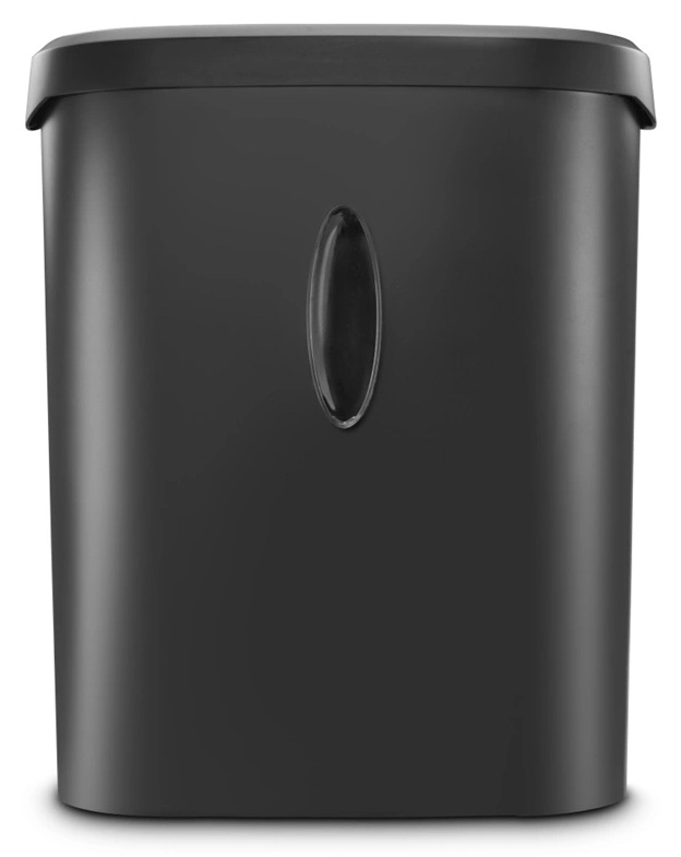 Czarna niszczarka do papieru z owalnym oknem. Ma zaokrągloną górę i stoi na białej powierzchni, z cieniem.