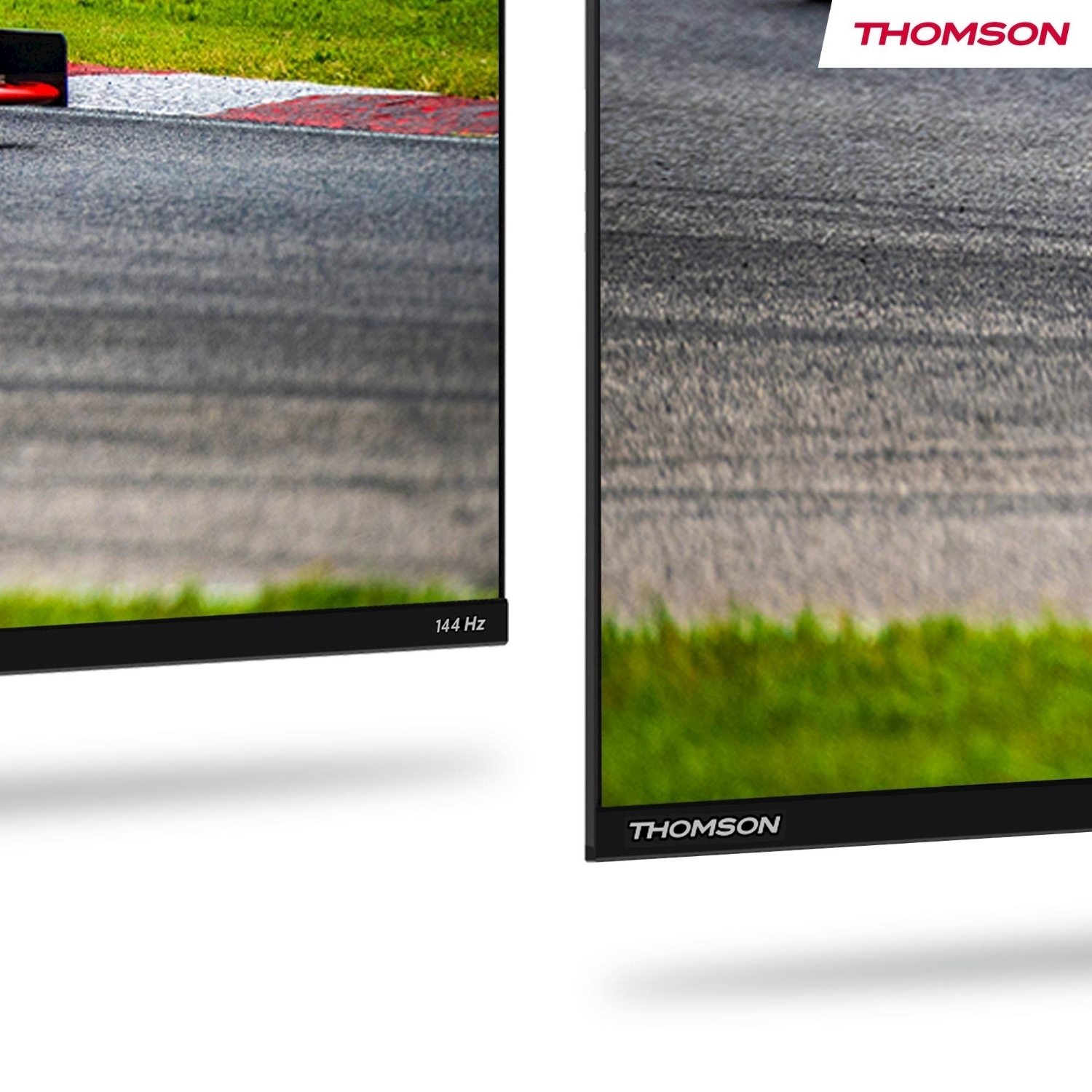 Due monitor mostrano un circuito. Uno mostra parte di un'auto, l'altro la pista. Entrambi hanno 'THOMSON' o '144 Hz'.