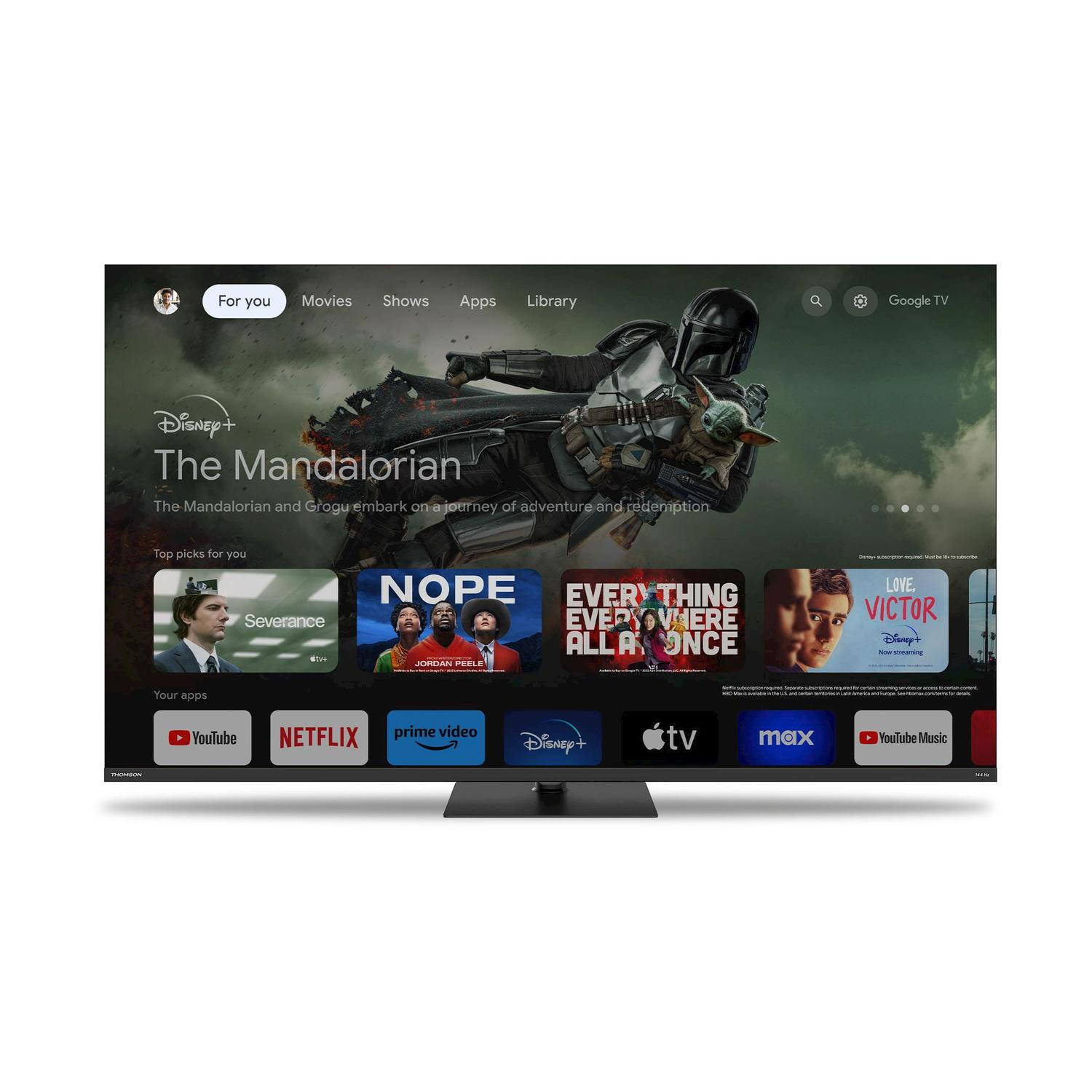 Lo schermo TV mostra 'The Mandalorian' su Disney+. Altre app includono Netflix, YouTube, Prime Video. La TV è su un supporto.