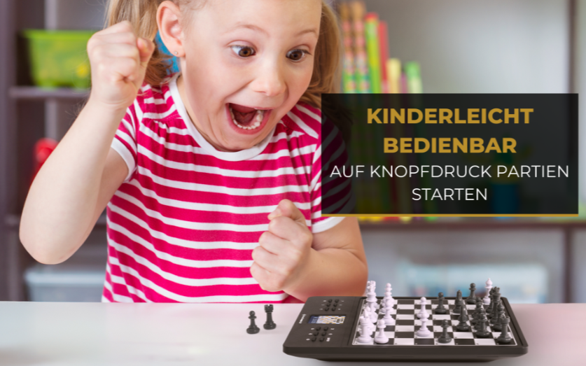 Ein überraschtes Mädchen blickt auf ein Schachspiel. Schachfiguren und ein elektronisches Brett liegen auf dem Tisch.
