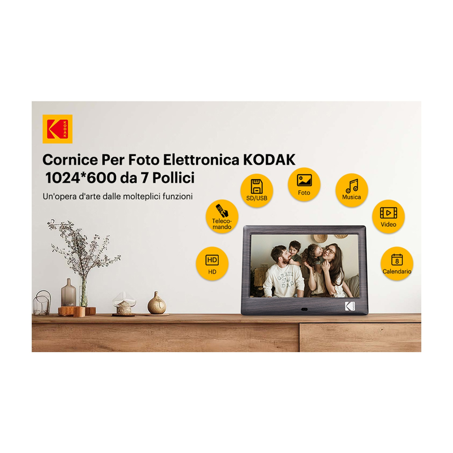 Una cornice digitale Kodak mostra una foto di famiglia. Sono visualizzate icone per SD/USB, foto, musica, video e calendario.