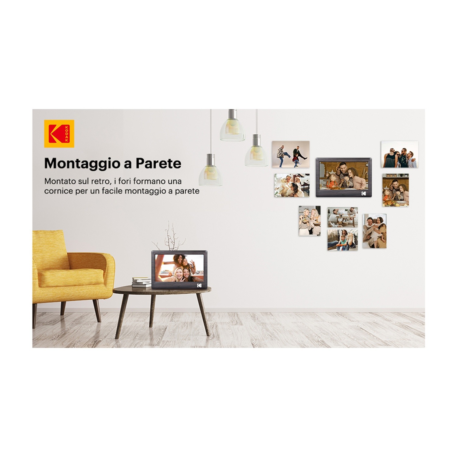 Una stanza con una sedia gialla, un tavolo con una cornice e foto sul muro. Logo Kodak in alto a sinistra.