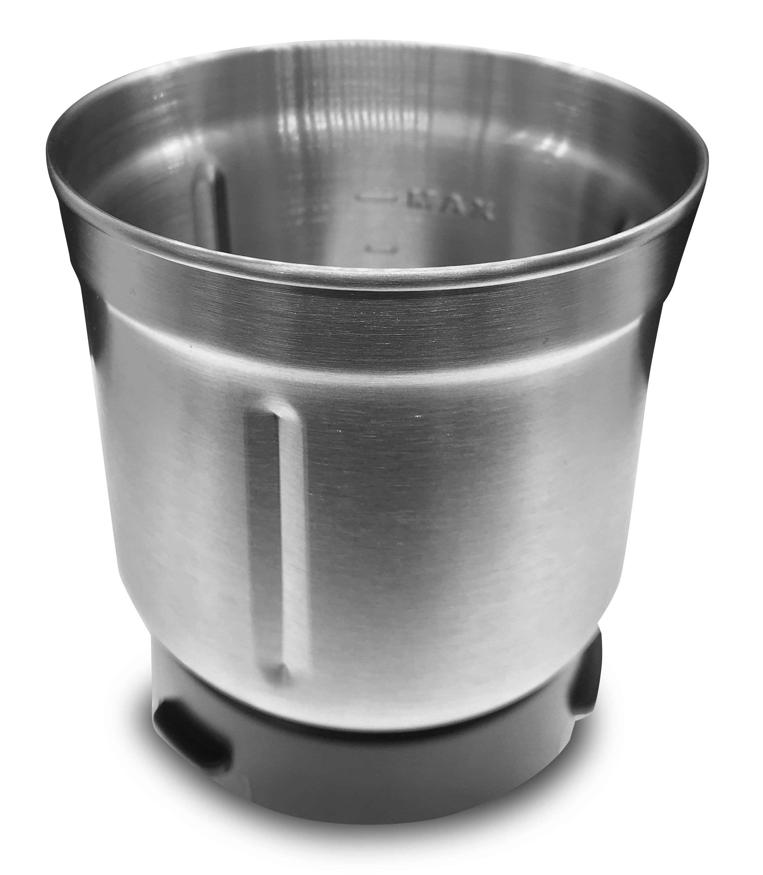 Kubek blendera ze stali nierdzewnej na czarnym tle. Ma szeroki otwór i czarną podstawę.