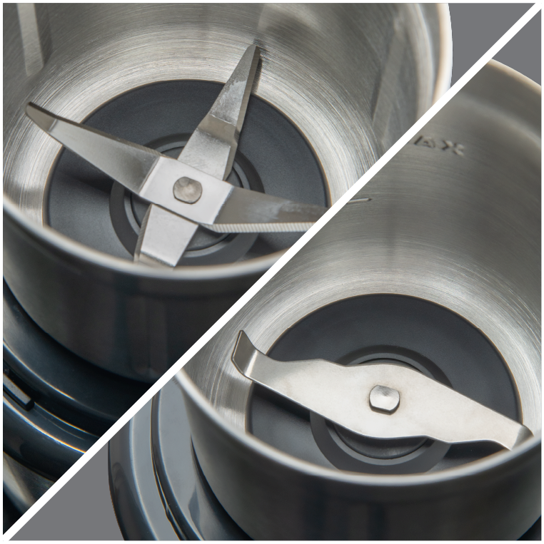 Zbliżenie ostrzy urządzenia kuchennego w metalowym pojemniku. Szarości i srebro dominują na zdjęciu.