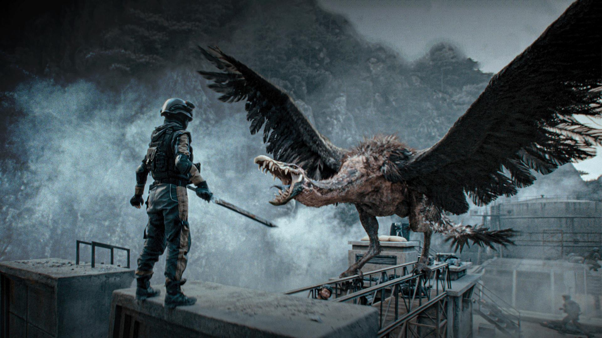 Ein Soldat steht einem großen vogelartigen Wesen mit offenem Schnabel gegenüber. Berge und Industriestrukturen sind im Hintergrund.