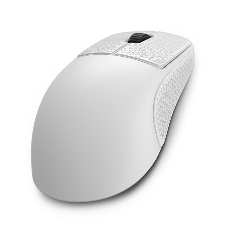 Eine weiße Computermaus mit einem Scrollrad befindet sich auf weißem Hintergrund. Die Maus hat strukturierte Seiten und Oberseite.