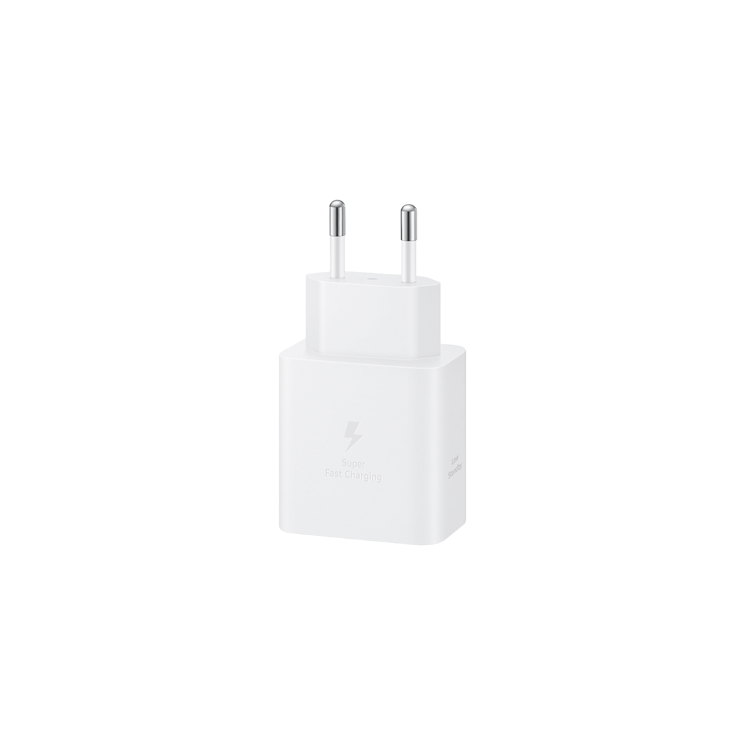 Un adaptador blanco Samsung Super Fast Charging con dos clavijas plateadas, sobre un fondo negro.
