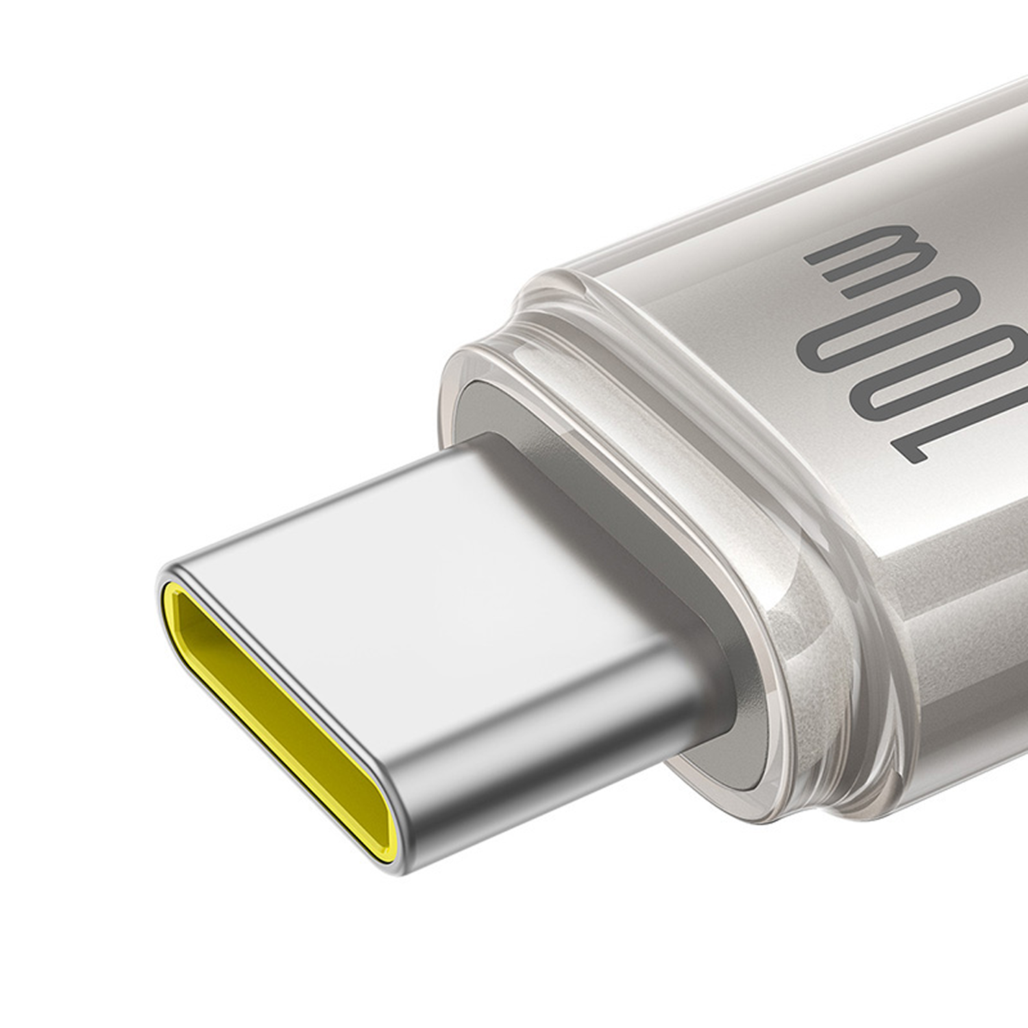 Primer plano de un conector USB-C. El conector es plateado, con interior amarillo. El fondo es blanco.