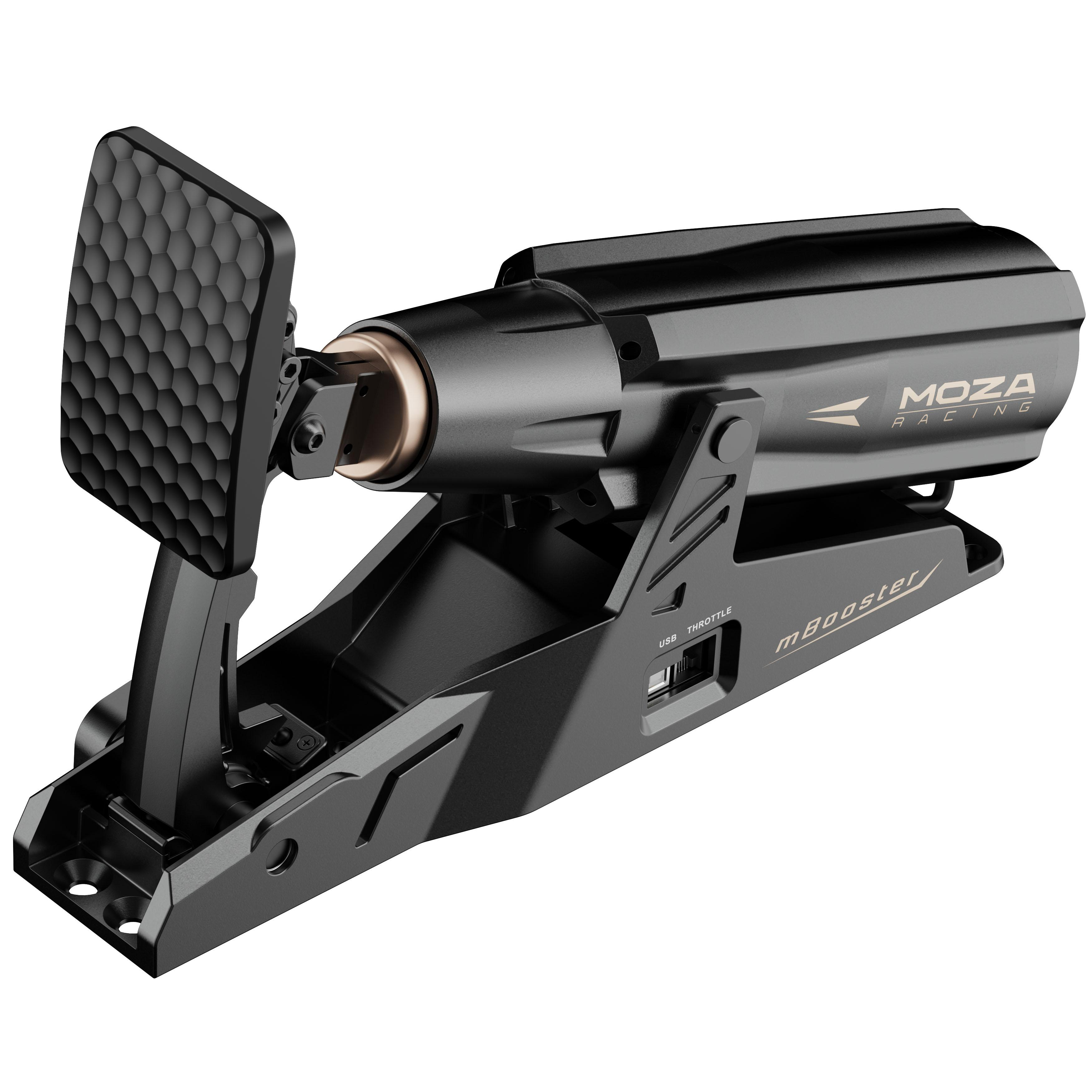 Schwarzes MOZA Racing Pedal. Hat eine strukturierte Fußstütze, einen USB-Anschluss und mBooster-Text. Dunkler Hintergrund.