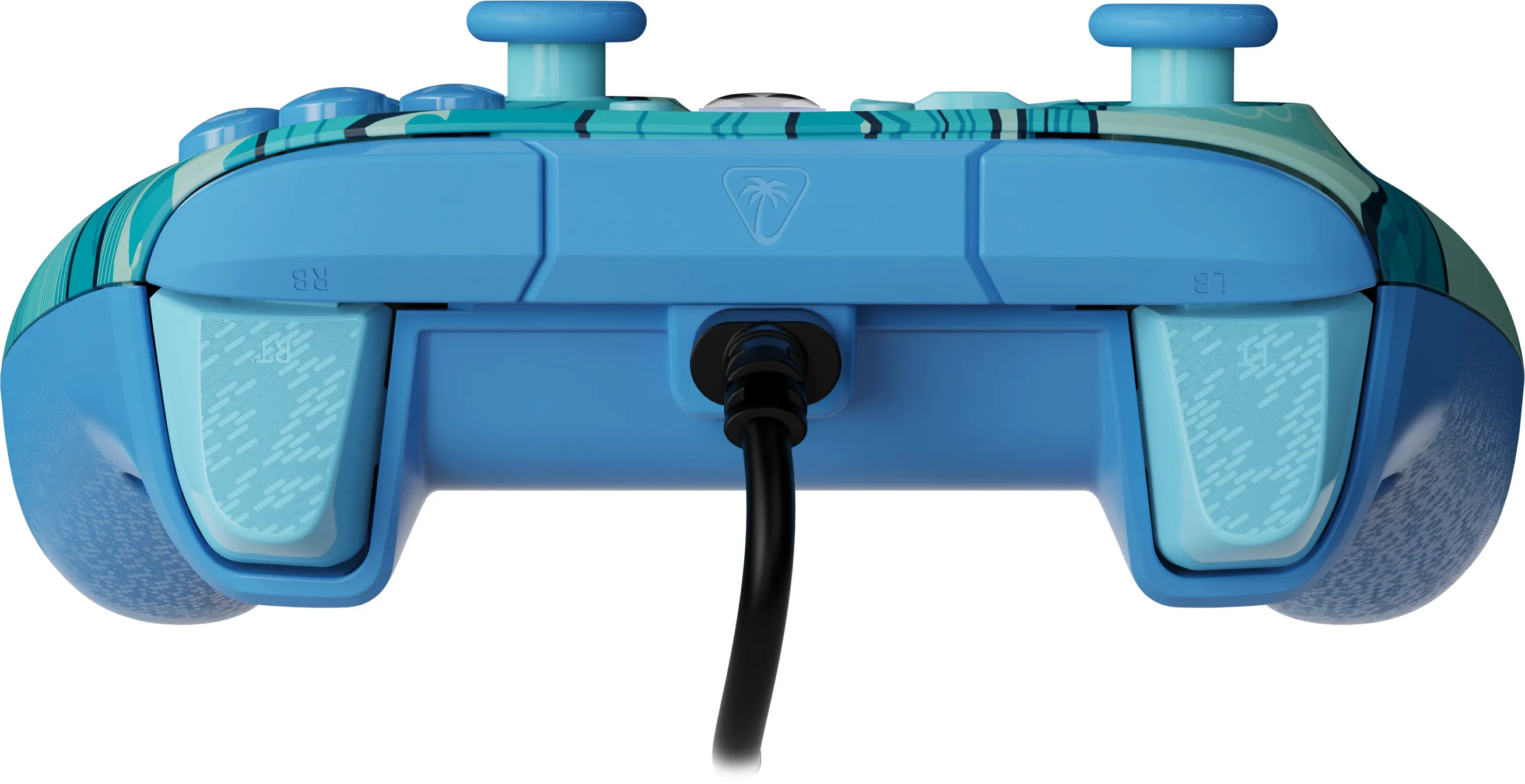 Ein blau-aquafarbener Videospiel-Controller mit schwarzem Kabel. Er hat zwei Joysticks und mehrere Tasten. Der Hintergrund ist weiß.
