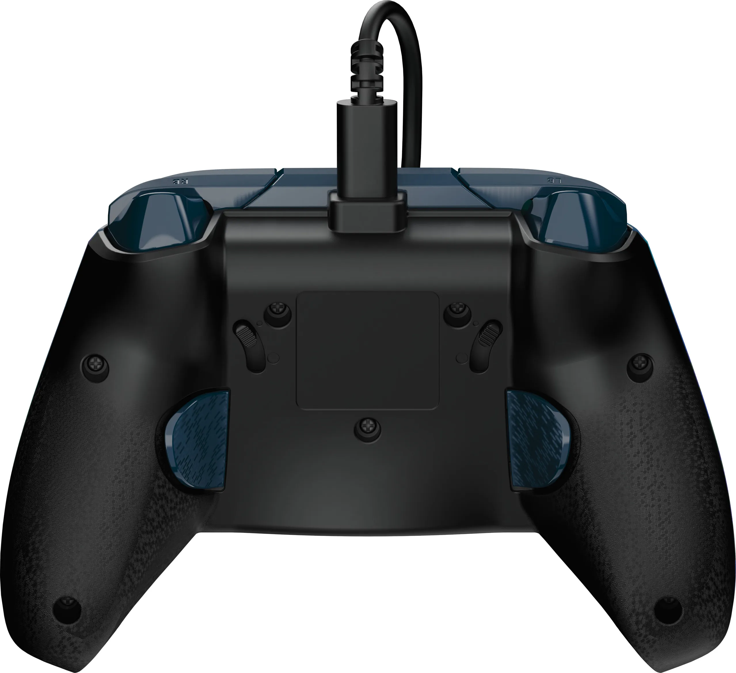 Schwarzer Gamecontroller mit blauen Akzenten und einem angeschlossenen schwarzen USB-Kabel, vor weißem Hintergrund.