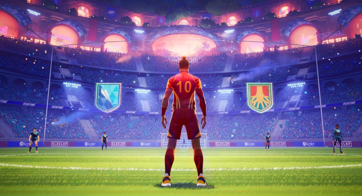 Ein Fußballspieler steht auf einem Feld in einem Stadion und blickt in die Zuschauer. Das Stadion ist voller Menschen. Zwei Wappen hängen an der Seite.