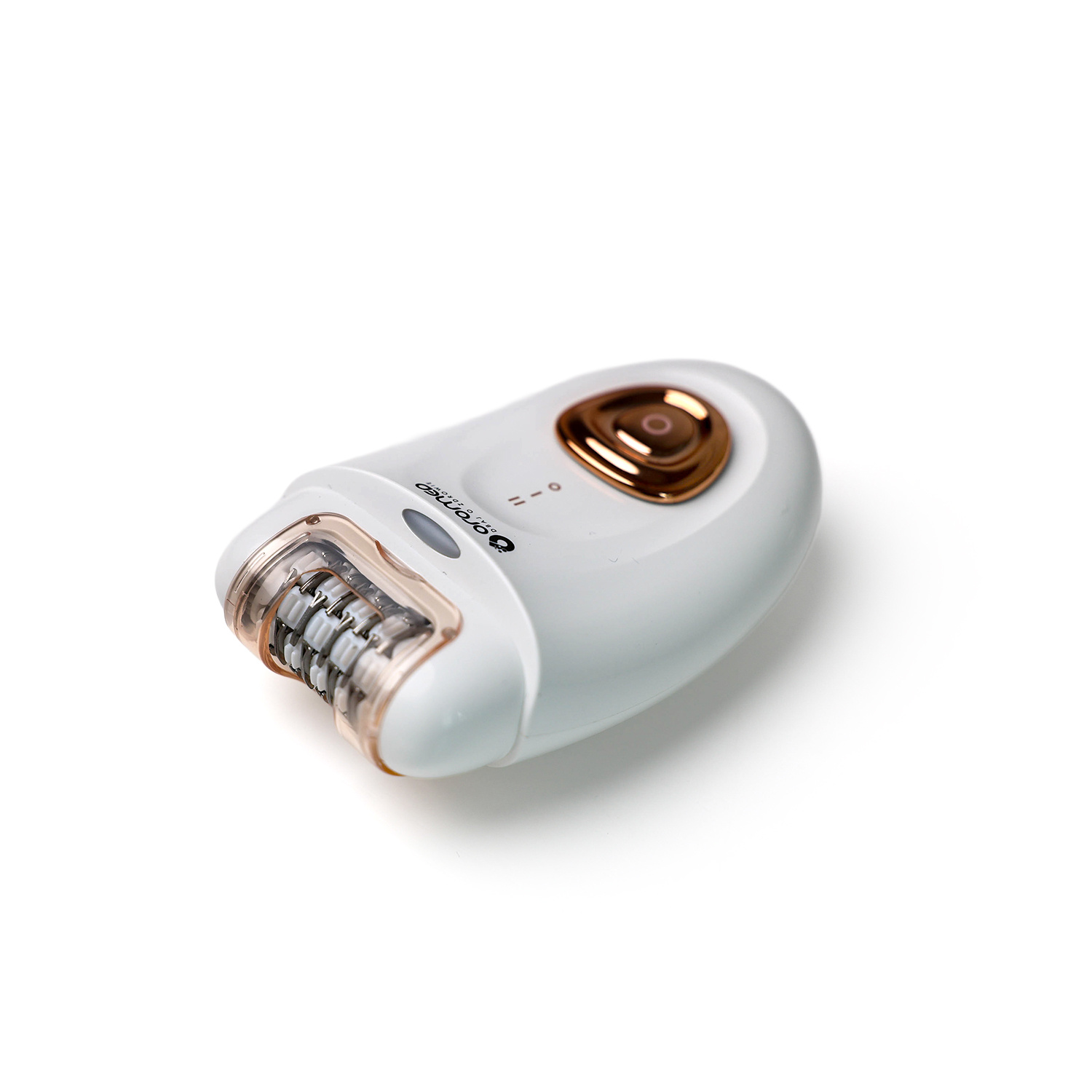 Biały i złoty depilator na białym tle. Ma zaokrąglony kształt ze złotym przyciskiem i przezroczystą plastikową głowicą.