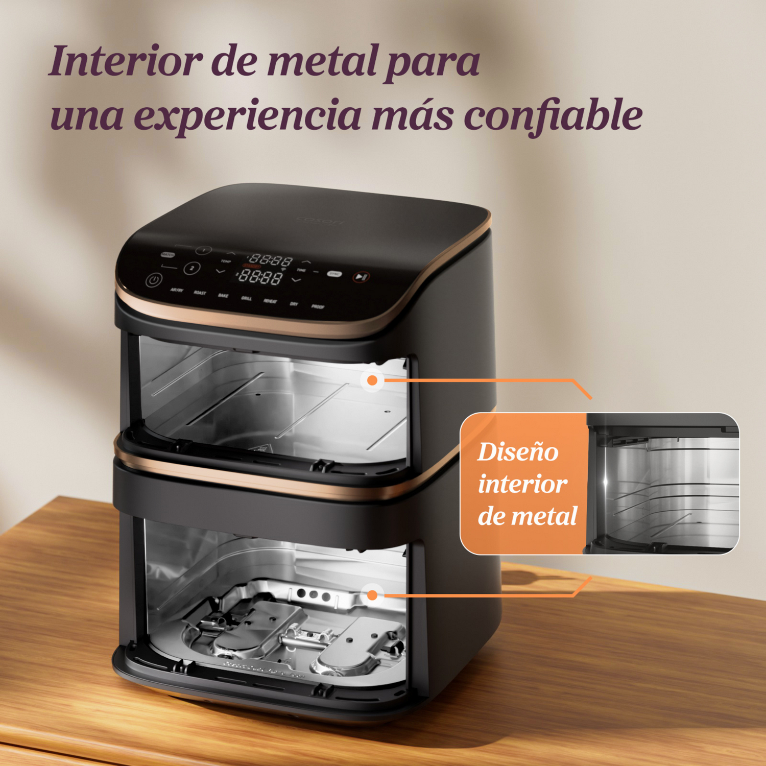 Una freidora de aire negra y dorada sobre una superficie de madera. El texto dice: "Interior de metal para una experiencia más confiable".