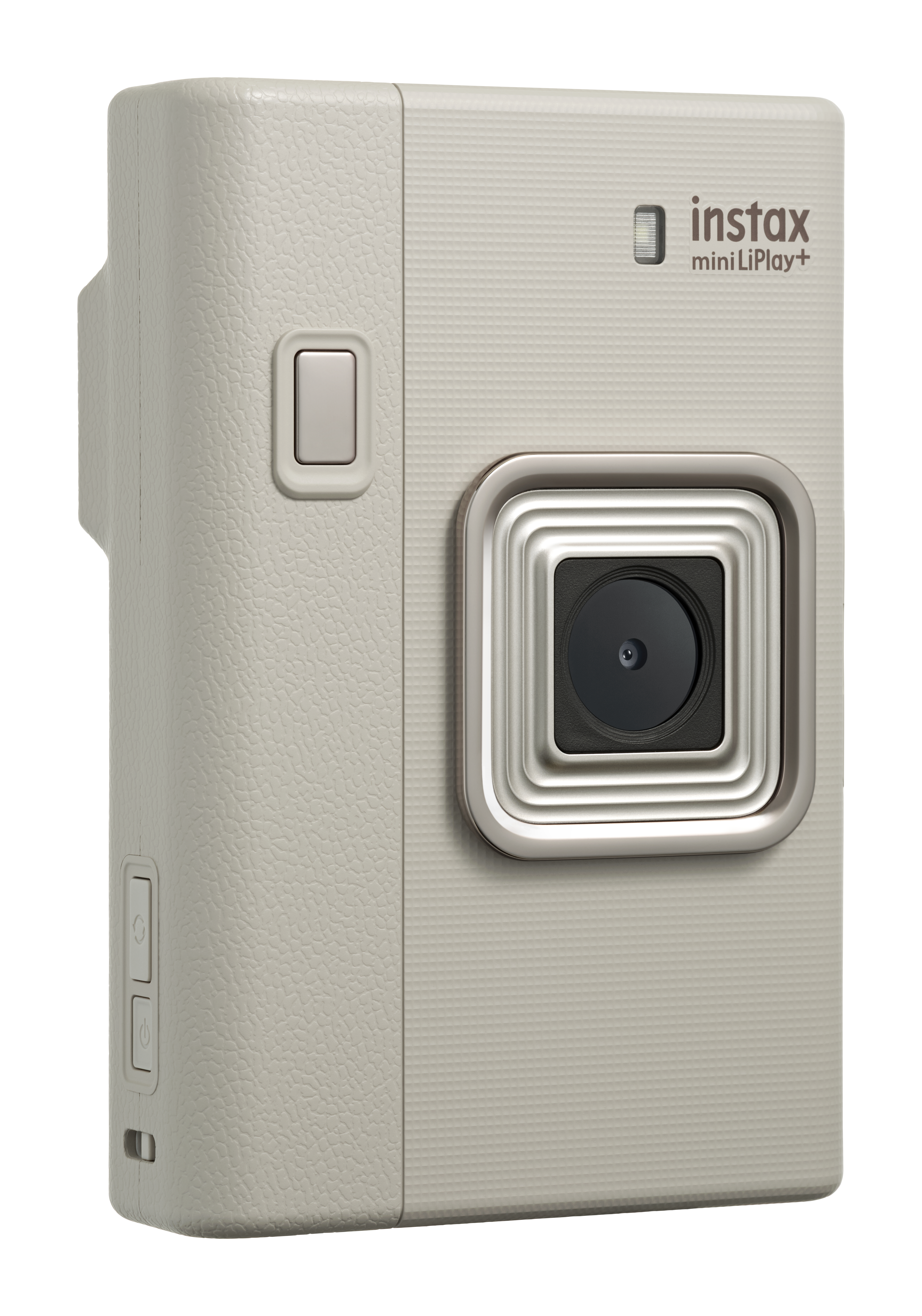 Eine hellbeige Instax Mini LiPlay+ Kamera. Sie hat ein quadratisches Objektiv und Knöpfe an der Seite. Die Kamera ist auf weißem Hintergrund.