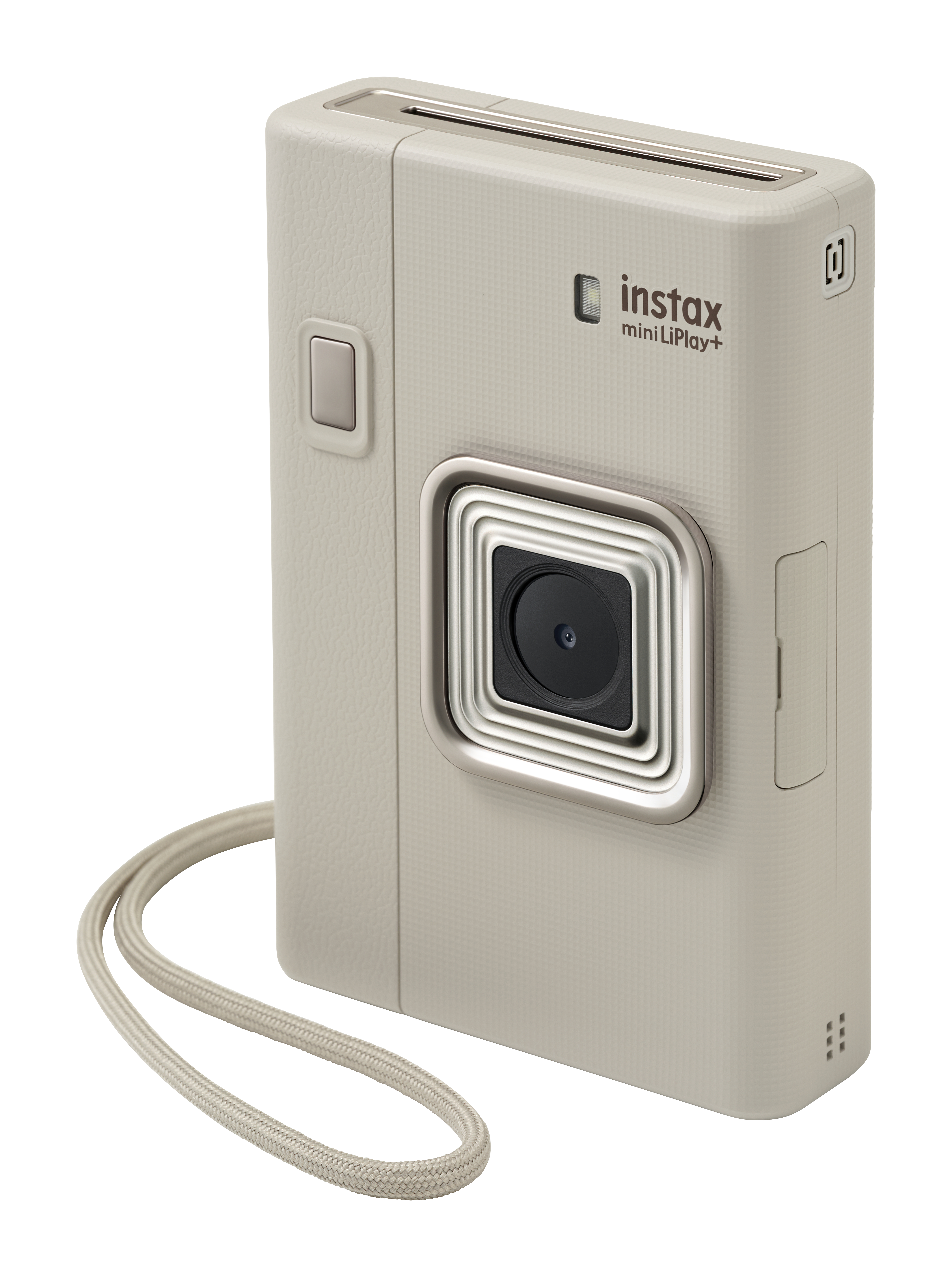 Helle beige Instax Mini LiPlay+ Kamera mit silbernem Objektivrahmen und beigem Riemen, freigestellt auf weißem Hintergrund.