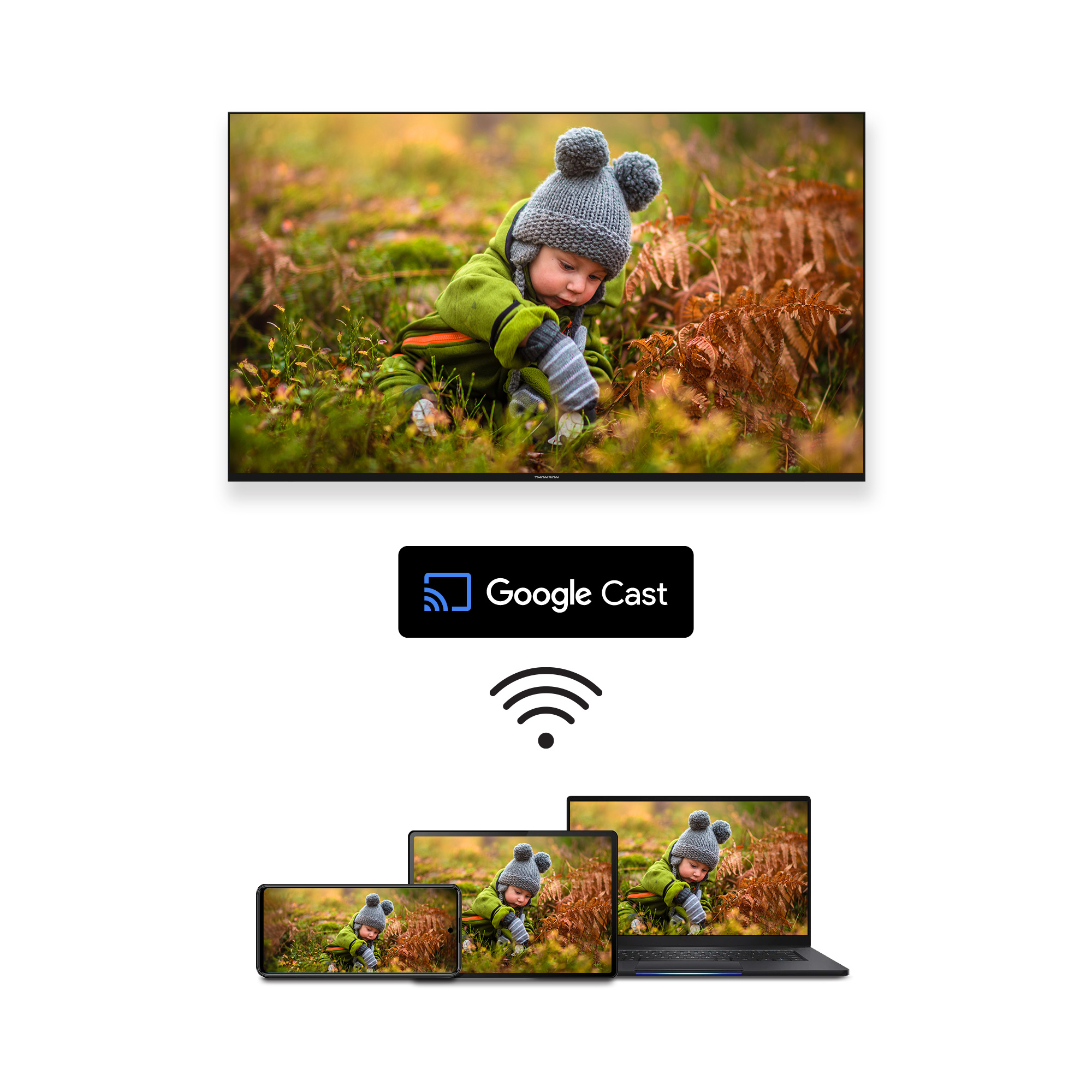 Egy zöld ruhás, szürke sapkás baba kúszik a lombok között, TV-n, táblagépen, telefonon és laptopon. Google Cast logó.