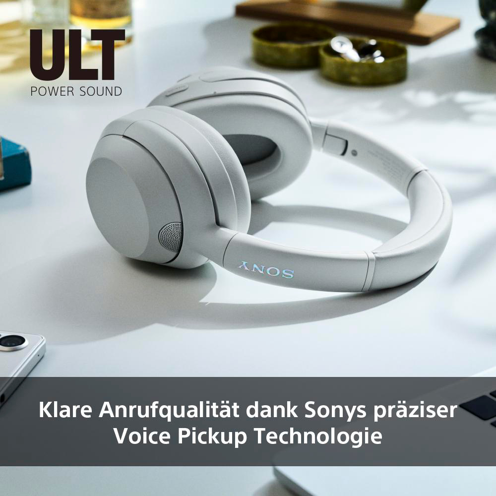 Weiße Sony-Kopfhörer auf heller Oberfläche. 'ULT' und 'POWER SOUND' oben links. Text unten: Klare Anrufqualität.
