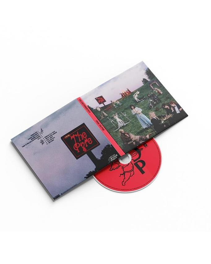 Geöffnete CD-Hülle mit roter CD. Das Cover zeigt Kunst von Leuten auf einem Hügel. Text: 'The Pyre'. Die CD ist rot mit Engelskunst.