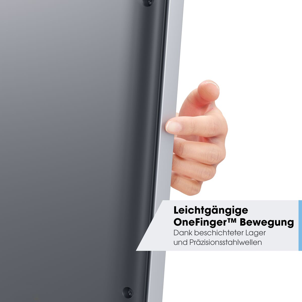 Eine Hand berührt einen grauen Laptop. Text sagt 'OneFinger Bewegung'. Hintergrund ist weiß mit Farbverlauf. Ecke des Laptops sichtbar.