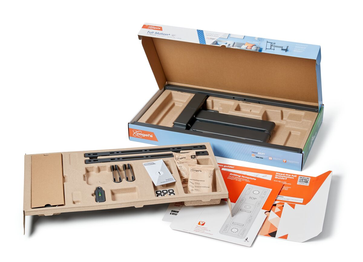 Geöffnete Box mit TV-Halterungskomponenten. Enthält Montagebügel, Schrauben, Anweisungen und Schablone. Hintergrund: weiße Oberfläche.