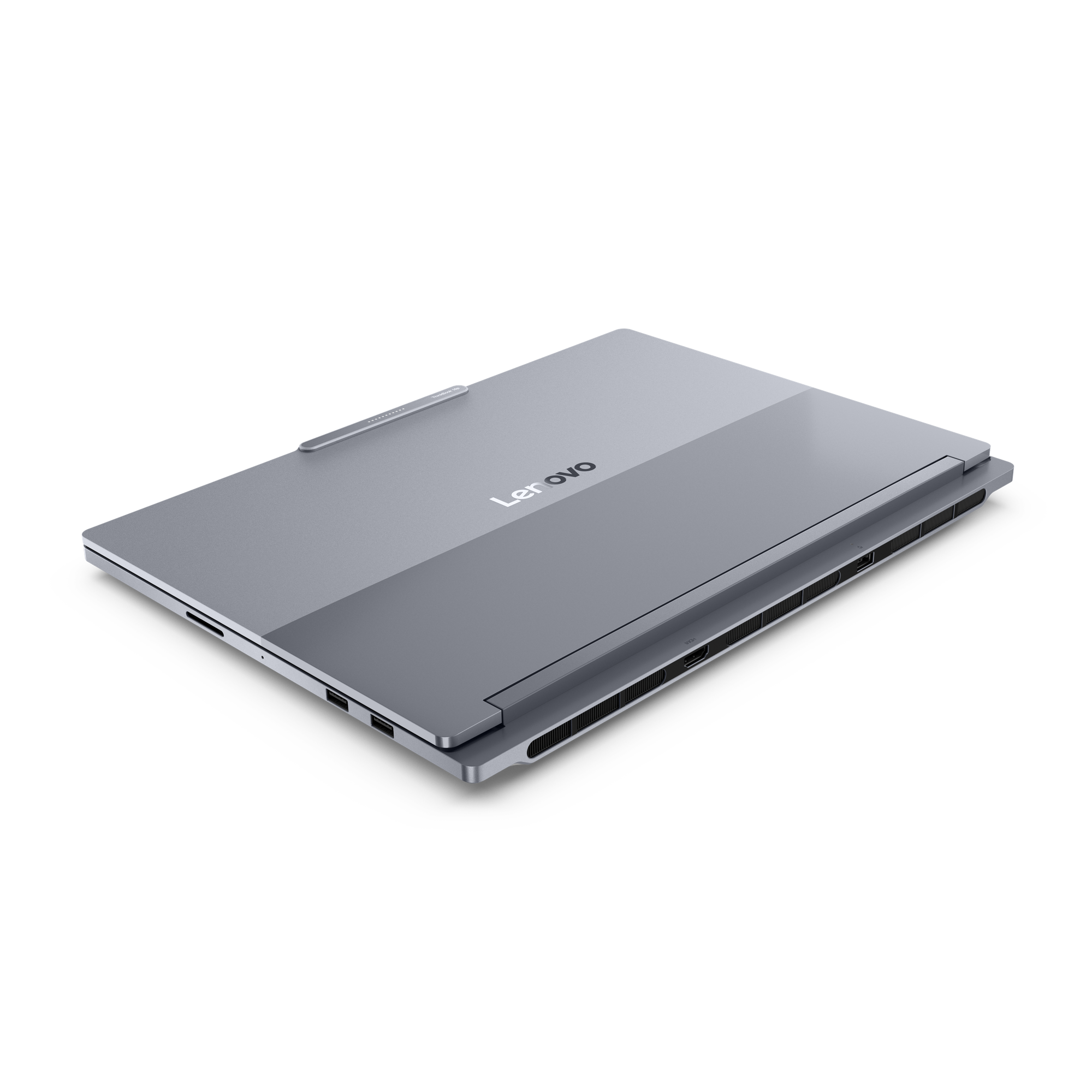Ein silberner Lenovo-Laptop auf schwarzem Grund. Der Laptop ist leicht geöffnet und zeigt den Tastaturbereich.