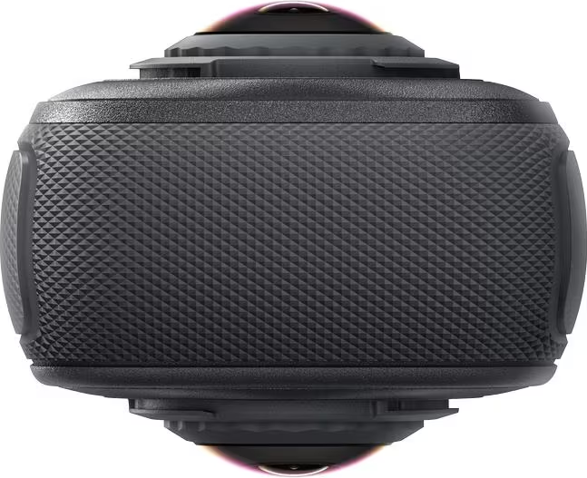 Una fotocamera nera a 360 gradi con corpo strutturato e due lenti. La fotocamera ha una forma circolare, con un design moderno.