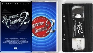 Ghostface Killahs 'Supreme Clientele 2' auf einer VHS-Kassette und Kassette, neben dem Albumcover.