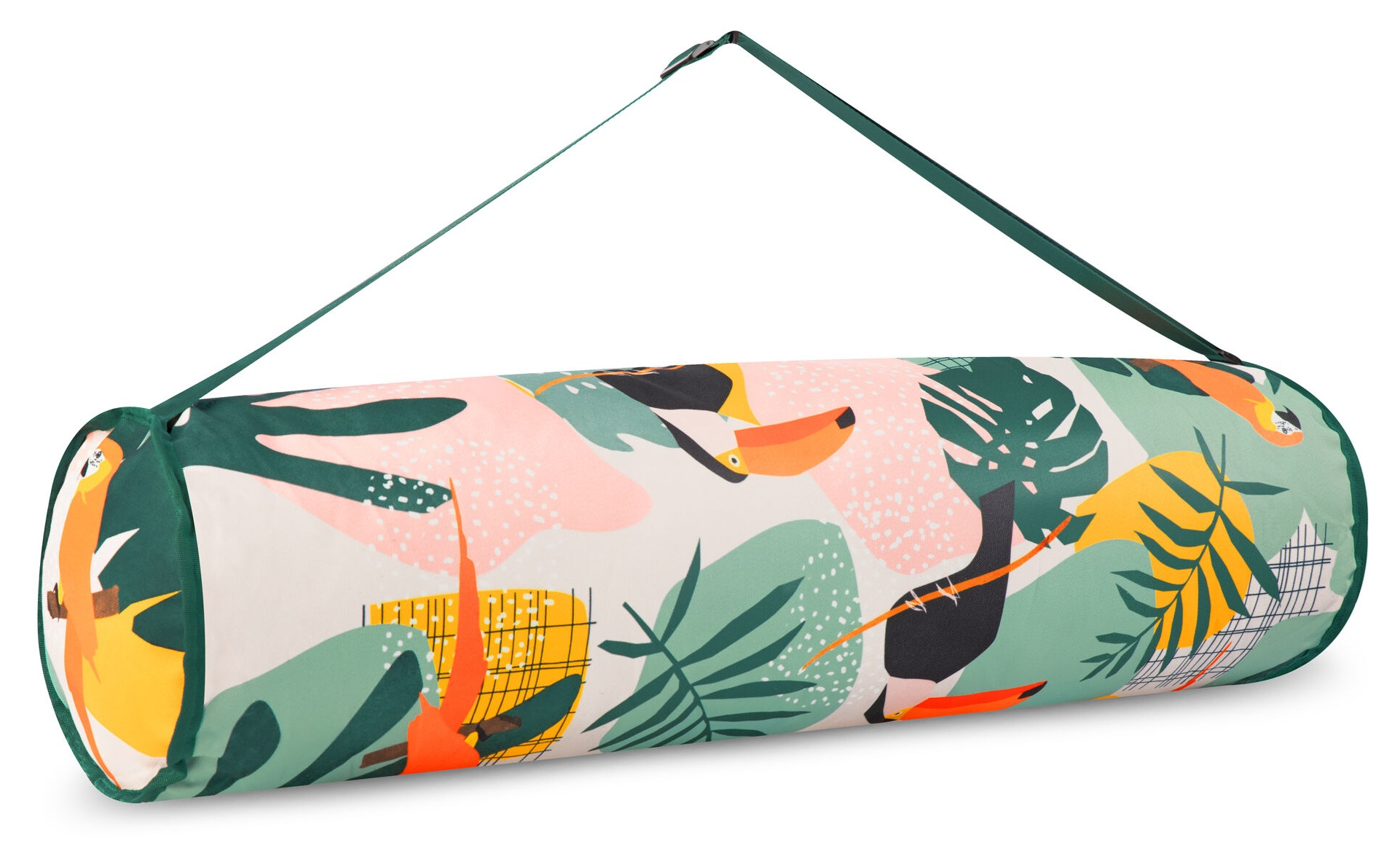 Wzorzysta mata do jogi w torbie transportowej. Ma zielony pasek, a wzór maty zawiera liście, ptaki i abstrakcyjne kształty.