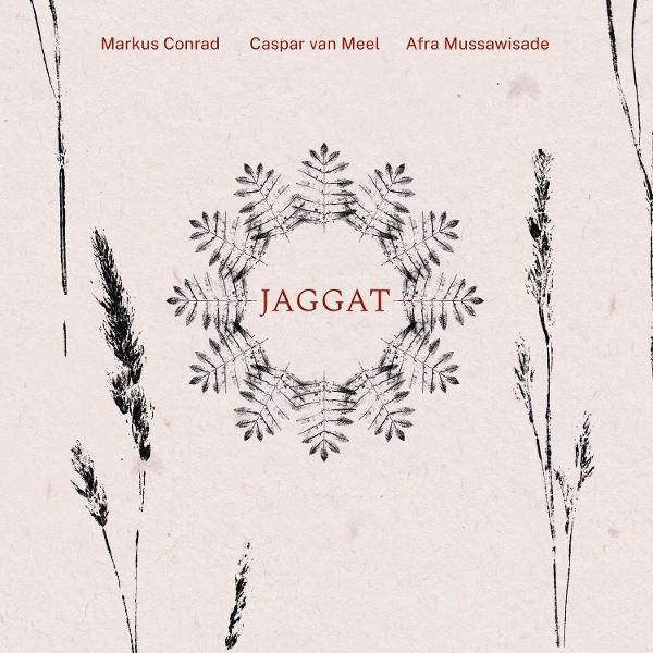 Das Bild zeigt das Wort 'Jaggat' in der Mitte, umgeben von einem blattartigen Design. Namen stehen oben, und Pflanzenillustrationen rahmen es ein.