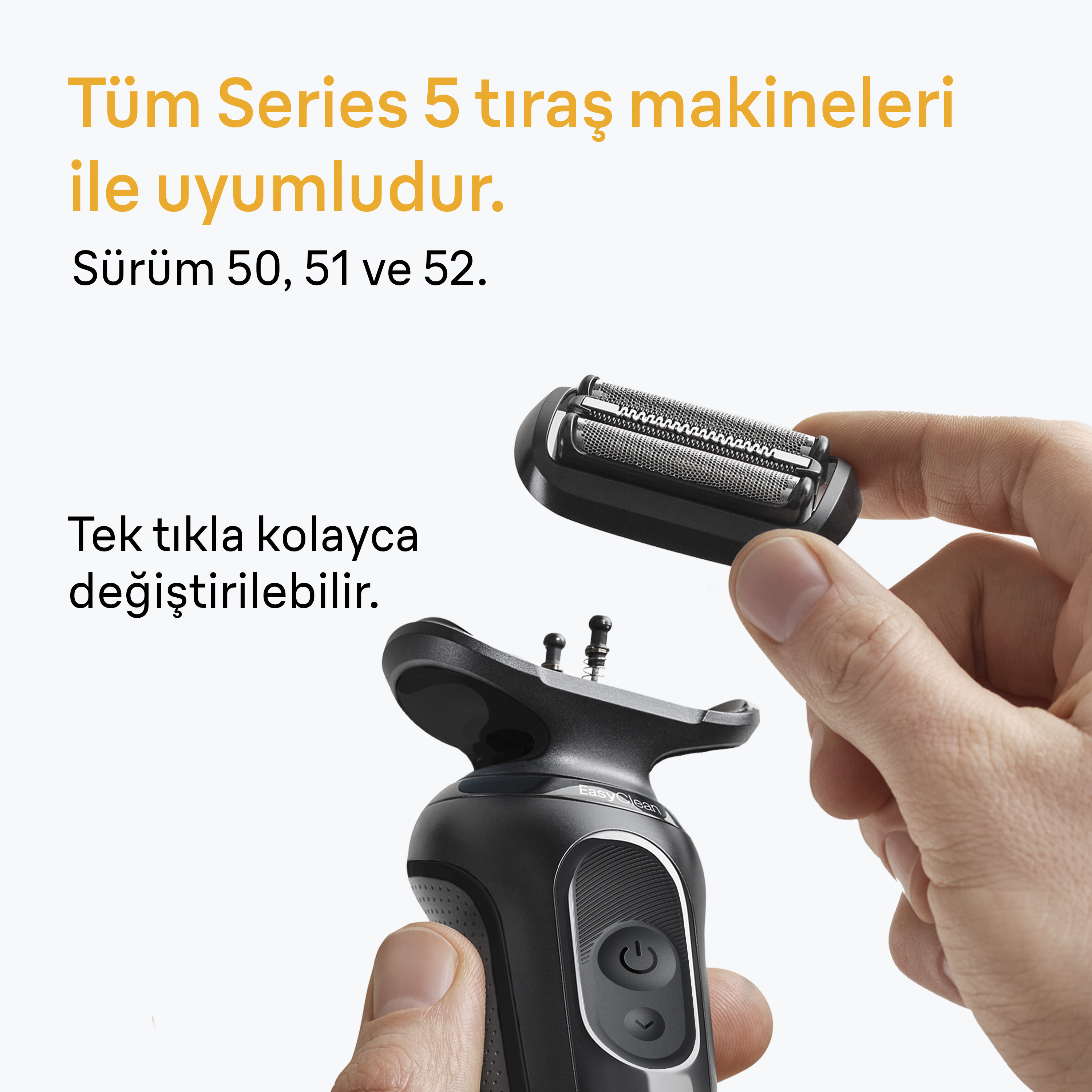 Siyah bir tıraş makinesi iki el tarafından tutuluyor. Tıraş makinesi başlığı çıkarılmış ve metin sarı renkte.