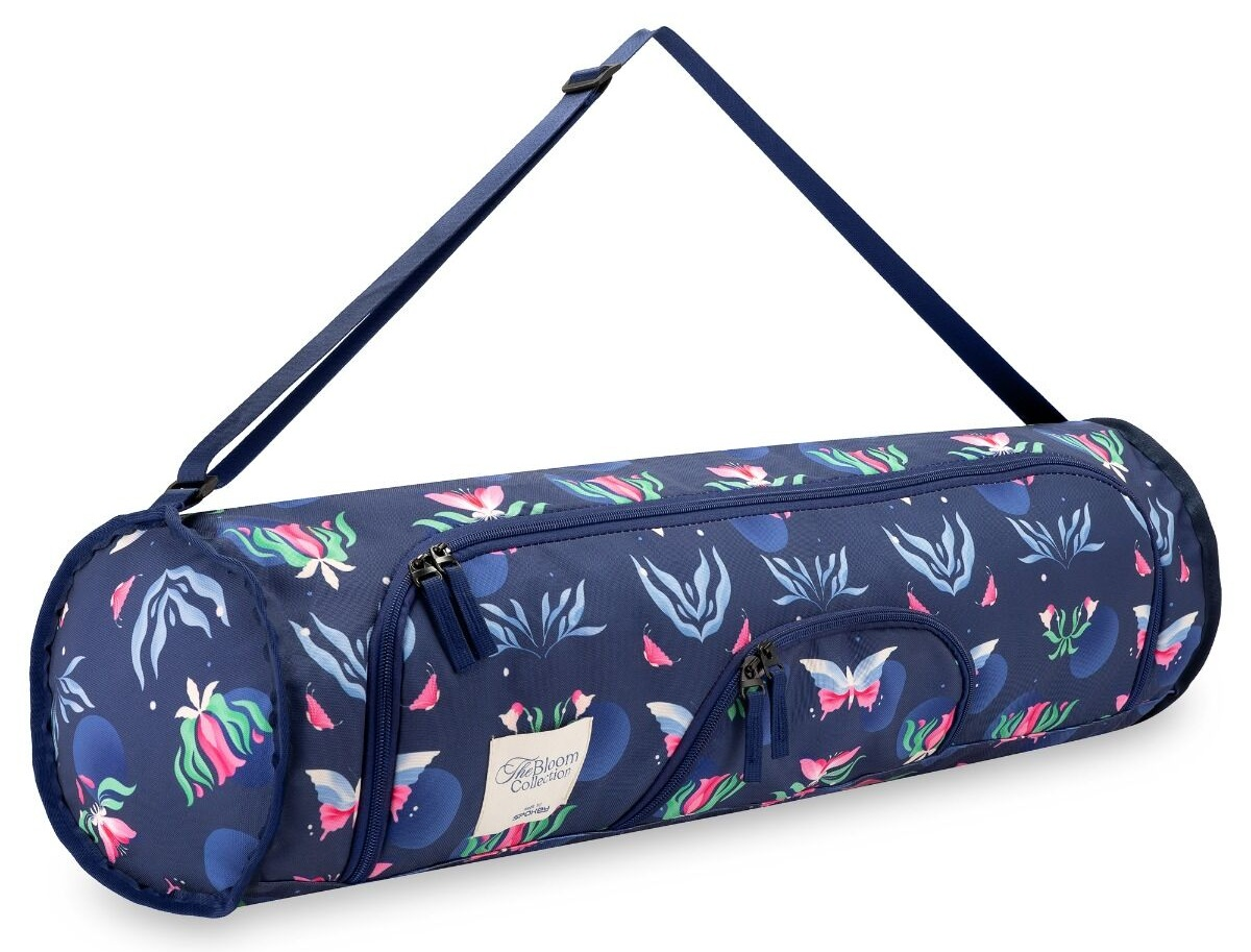 Granatowa torba na matę do jogi z kwiatowym i motylkowym wzorem, paskiem na ramię i dwiema kieszeniami na zamek.