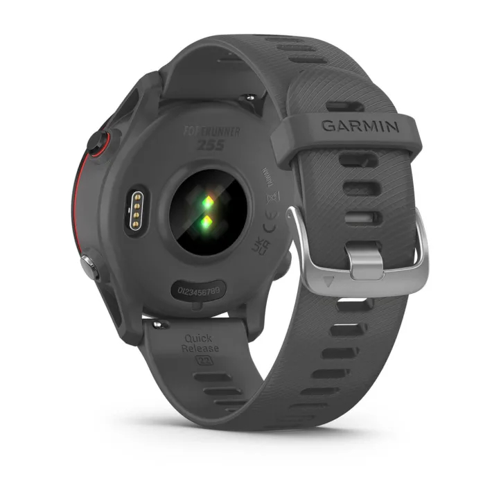 Un reloj inteligente Garmin Forerunner 255 gris, mostrando la parte trasera con correa, sensor y contactos de carga. La correa está abrochada.