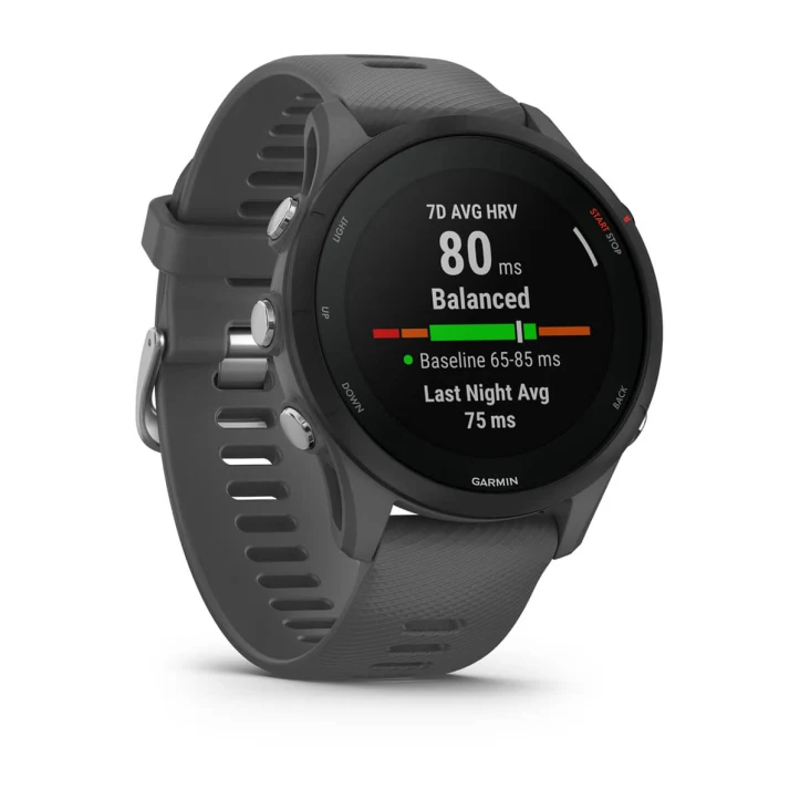 Un smartwatch Garmin gris muestra datos de frecuencia cardíaca, incluyendo 80ms, estado equilibrado e información básica. La correa es gris.