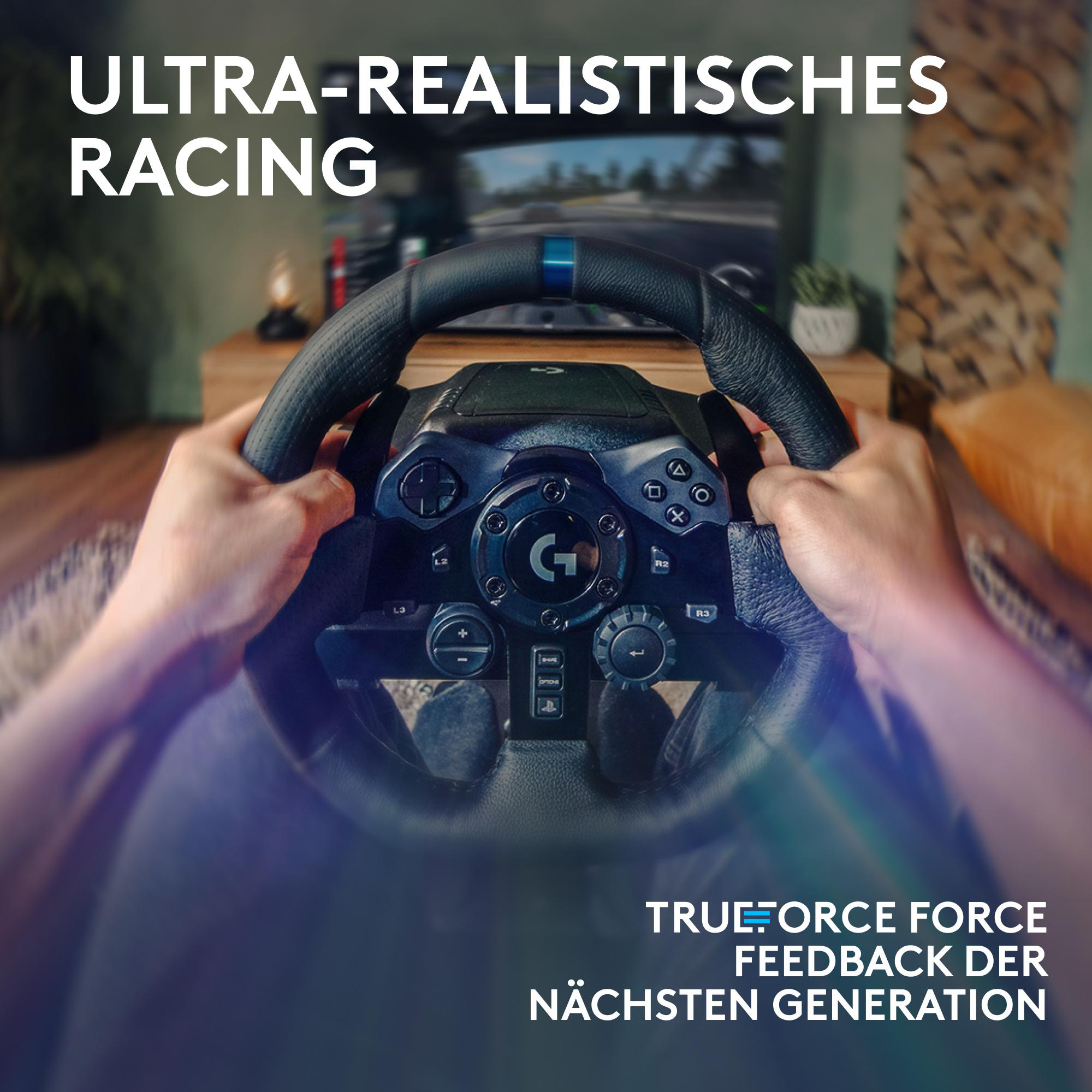 Hände halten ein Rennlenkrad. Im Hintergrund ist ein Fernsehbildschirm. Das Lenkrad hat Tasten und das Logitech-Logo.