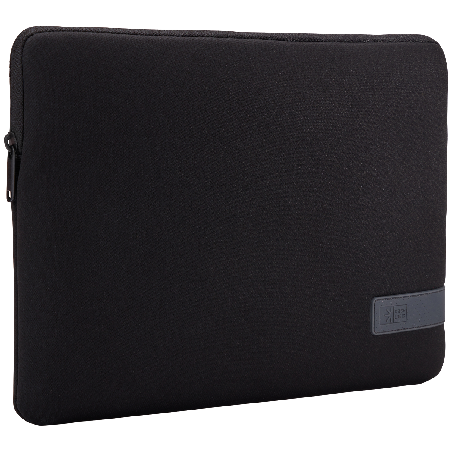 Une housse noire pour ordinateur portable. Elle a une fermeture éclair sur le côté gauche et une sangle grise avec le logo Case Logic en bas à droite.