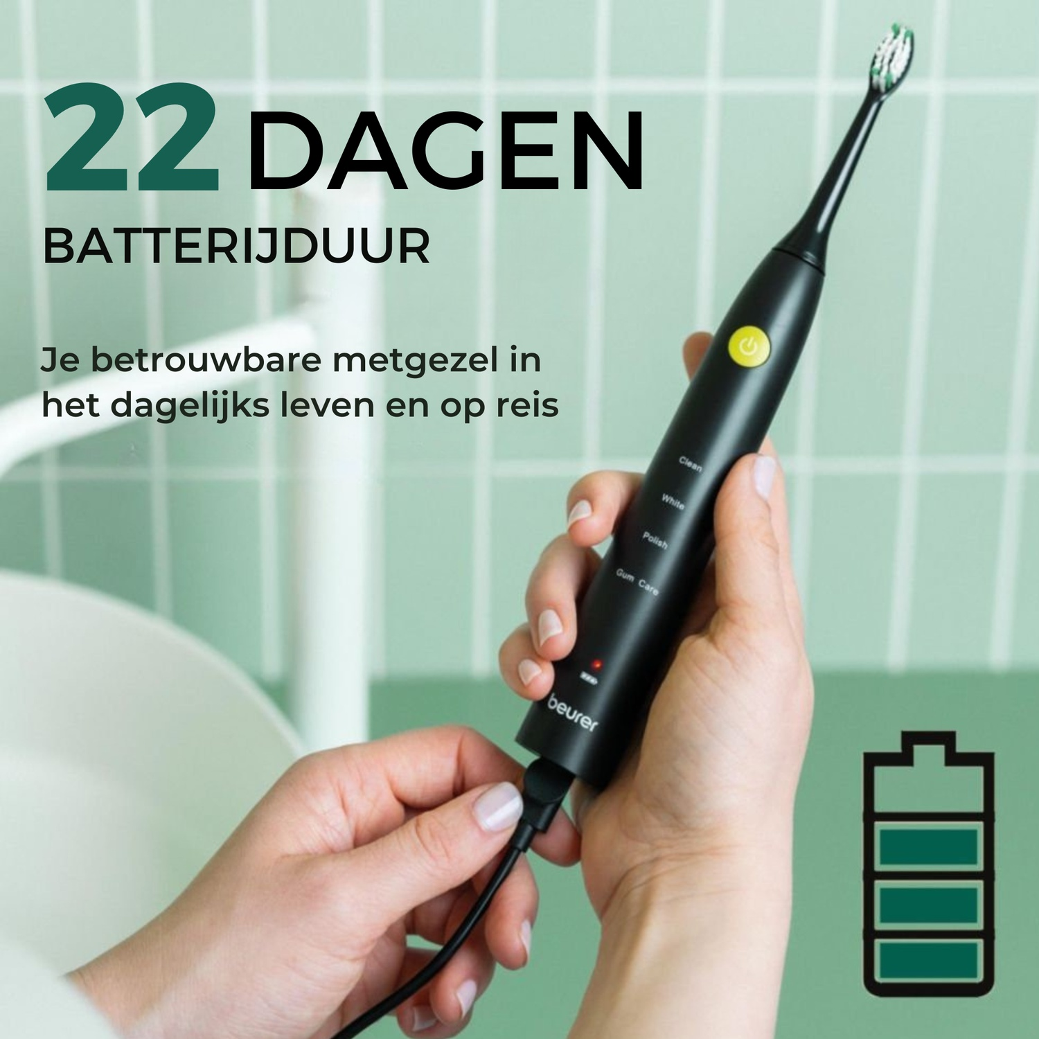 Une personne chargeant une brosse à dents électrique noire. Le texte indique '22 jours d'autonomie'. Fond carrelé vert et blanc.