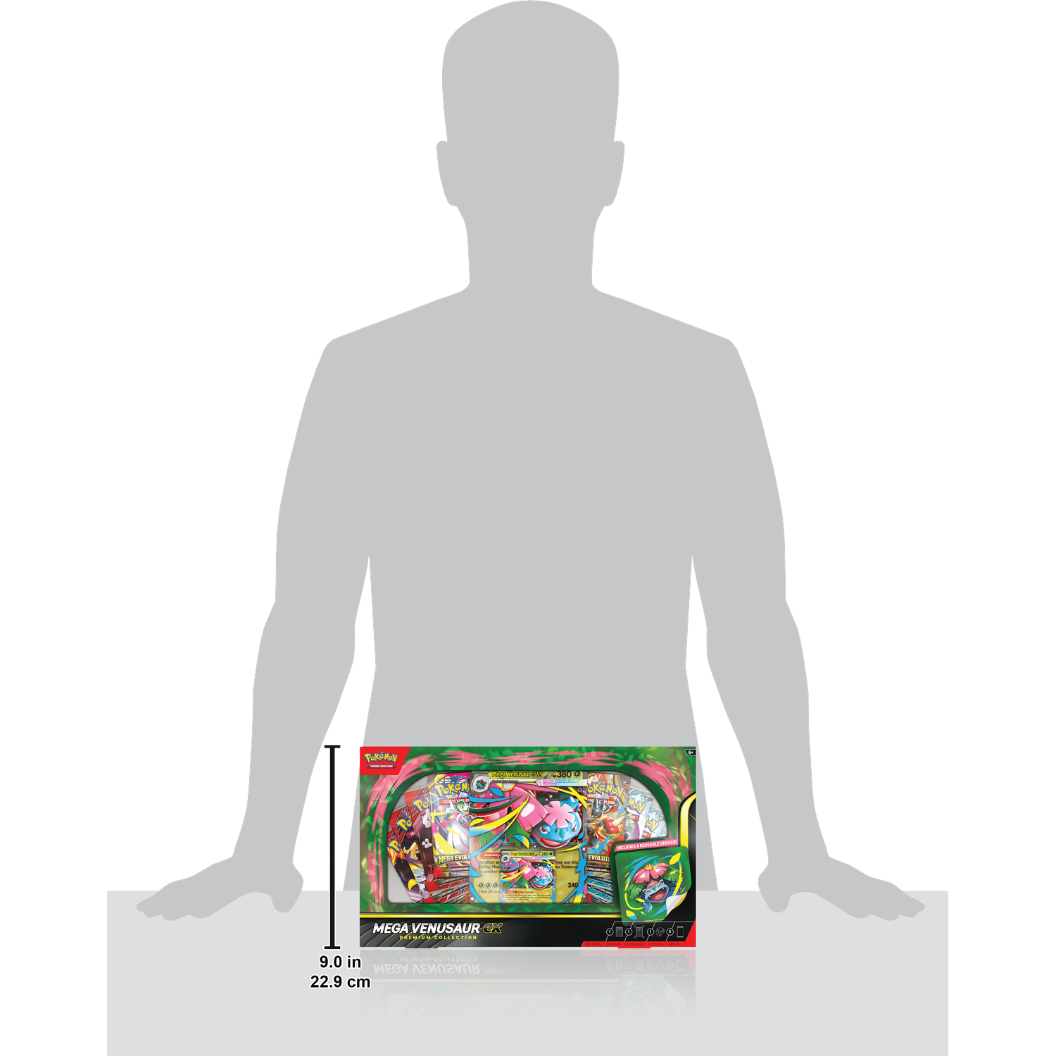 Une silhouette en forme de personne tient une boîte de collection premium Mega Venusaur EX. La boîte est verte, avec des cartes Pokémon et une image de Venusaur.
