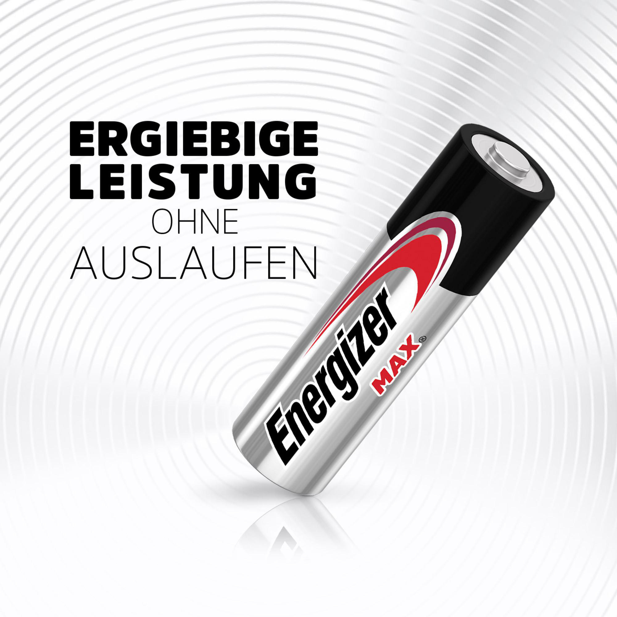 Eine Energizer MAX Batterie ist diagonal platziert. Sie hat silberne, schwarze und rote Farben. Text sagt 'Energizer MAX' und deutscher Text oben.