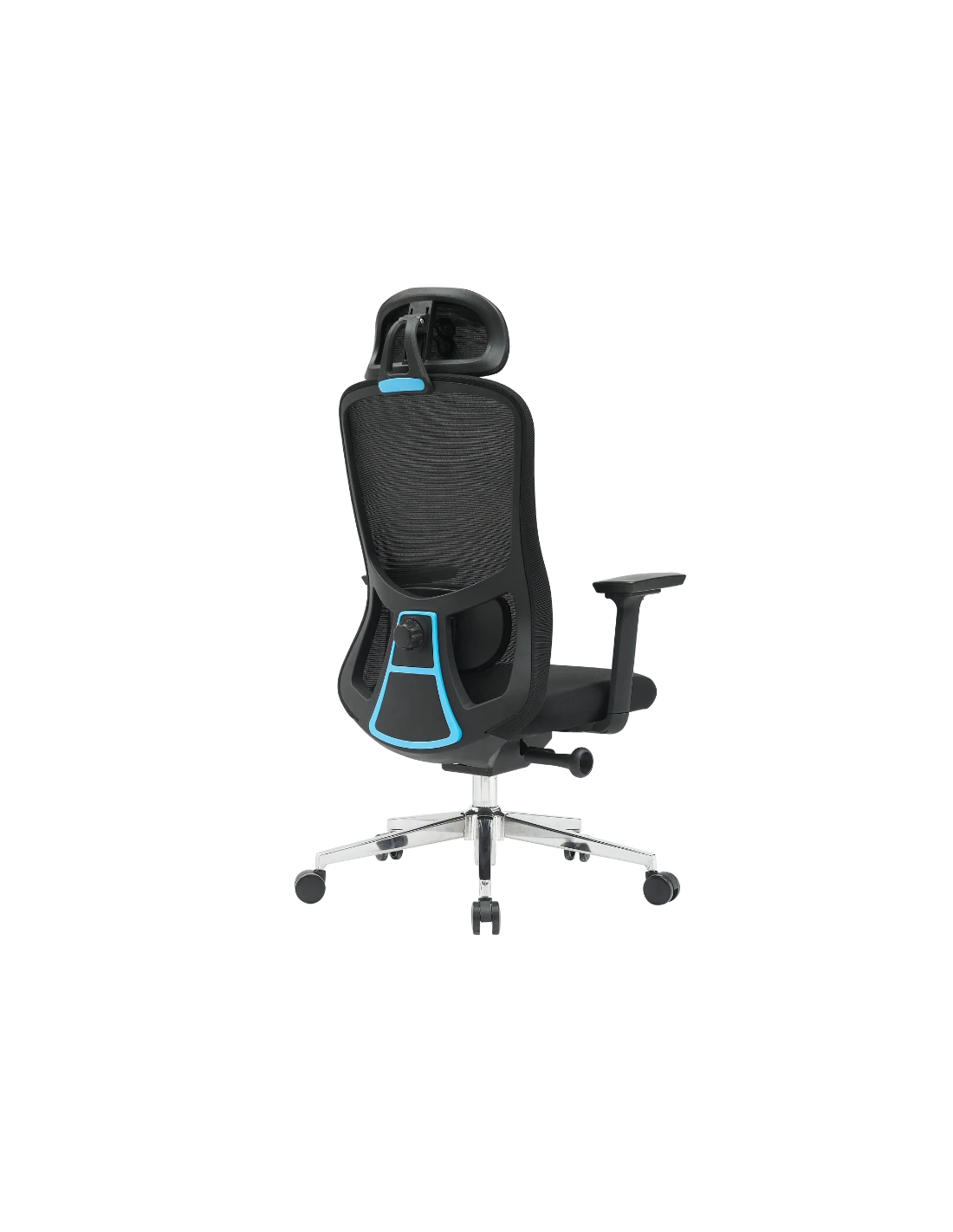 Silla de oficina negra con un acento azul. Tiene respaldo de malla, reposacabezas, reposabrazos y base de cinco ruedas.