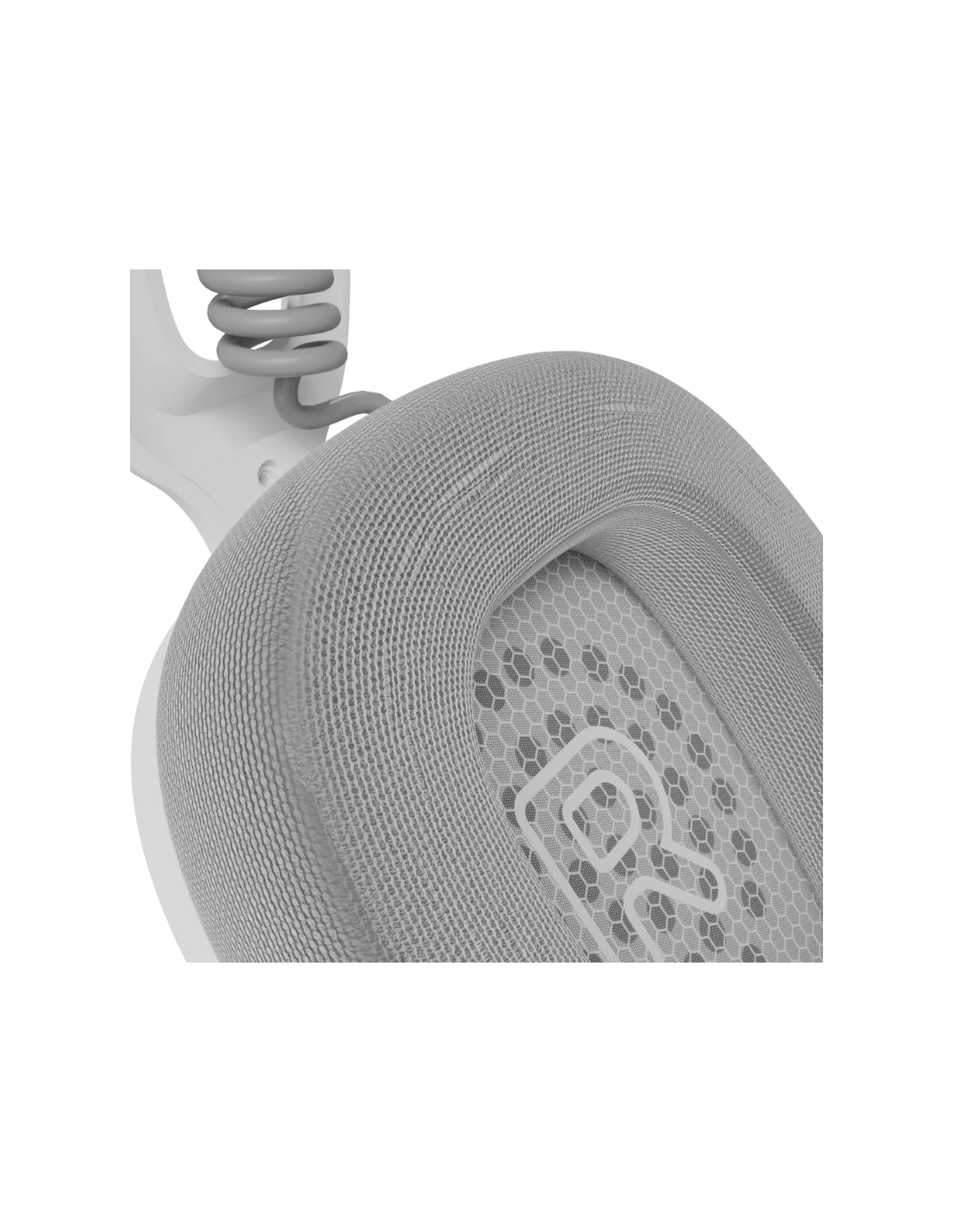 Primer plano de una almohadilla gris para auriculares. La almohadilla es de malla. Un logotipo blanco está dentro de la almohadilla.