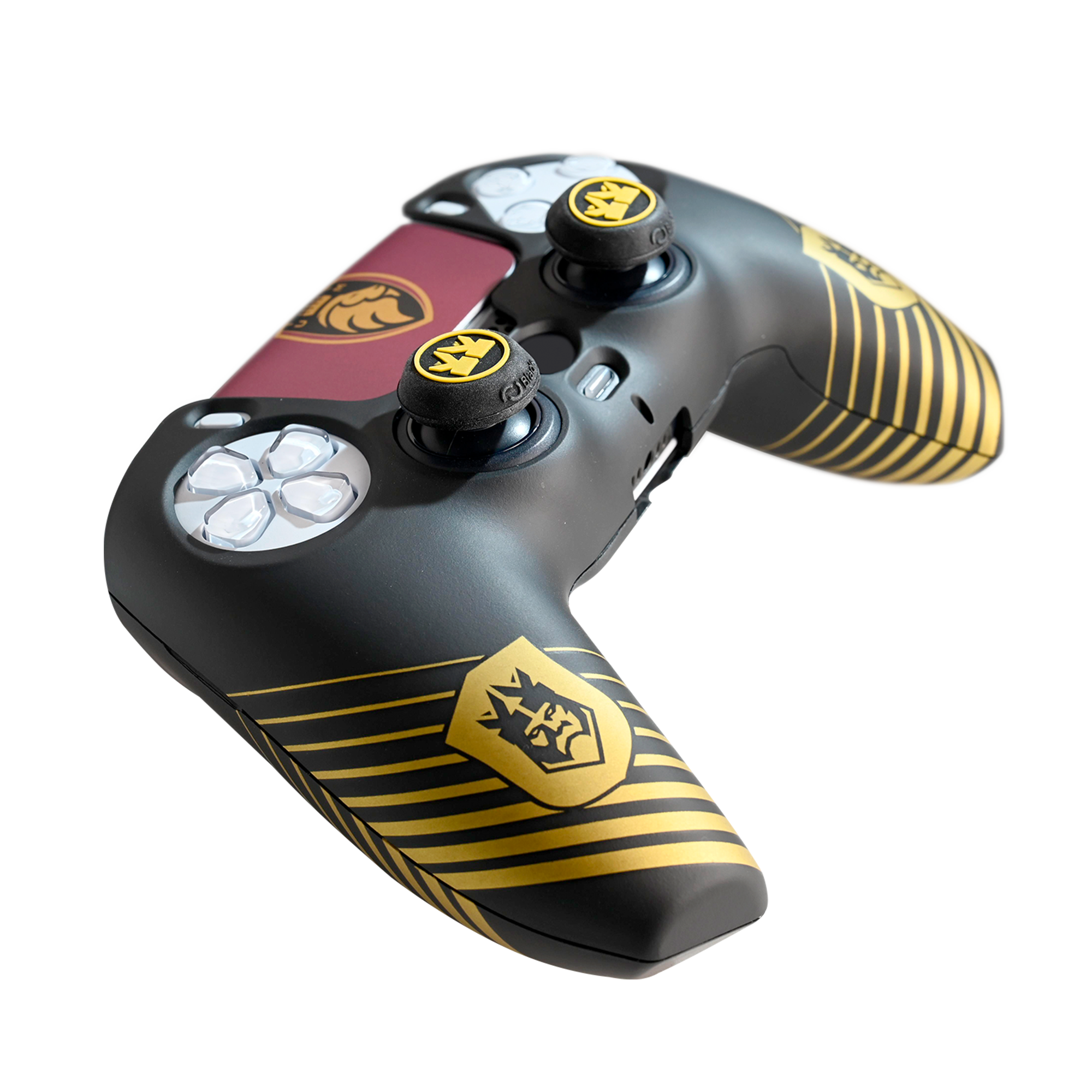 Controlador de juego negro con rayas y logotipos dorados, detalles rojos. Botones y joysticks presentes.