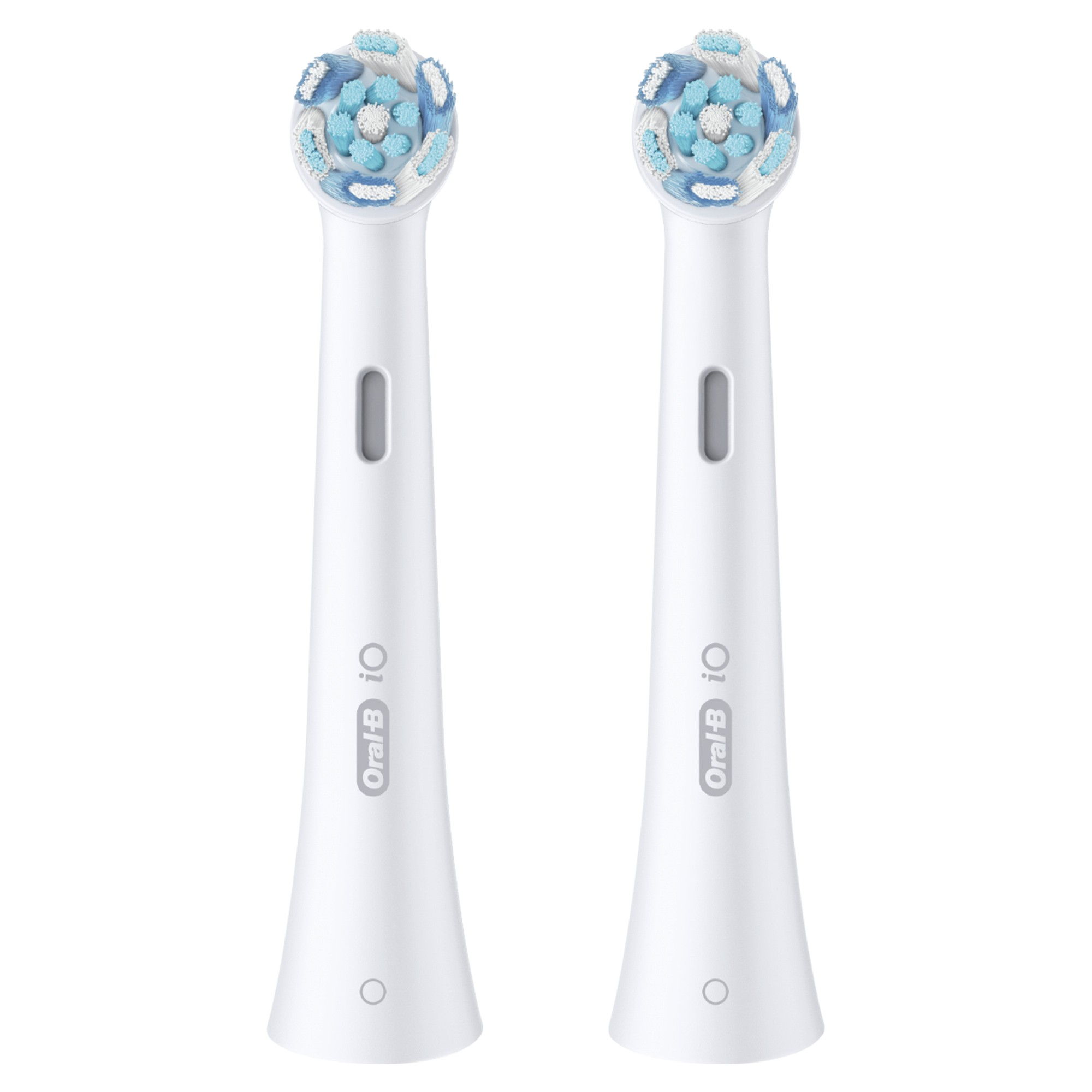 Dwie głowice do szczoteczki Oral-B iO. Biała podstawa z niebieskim, białym i jasnoniebieskim włosiem.