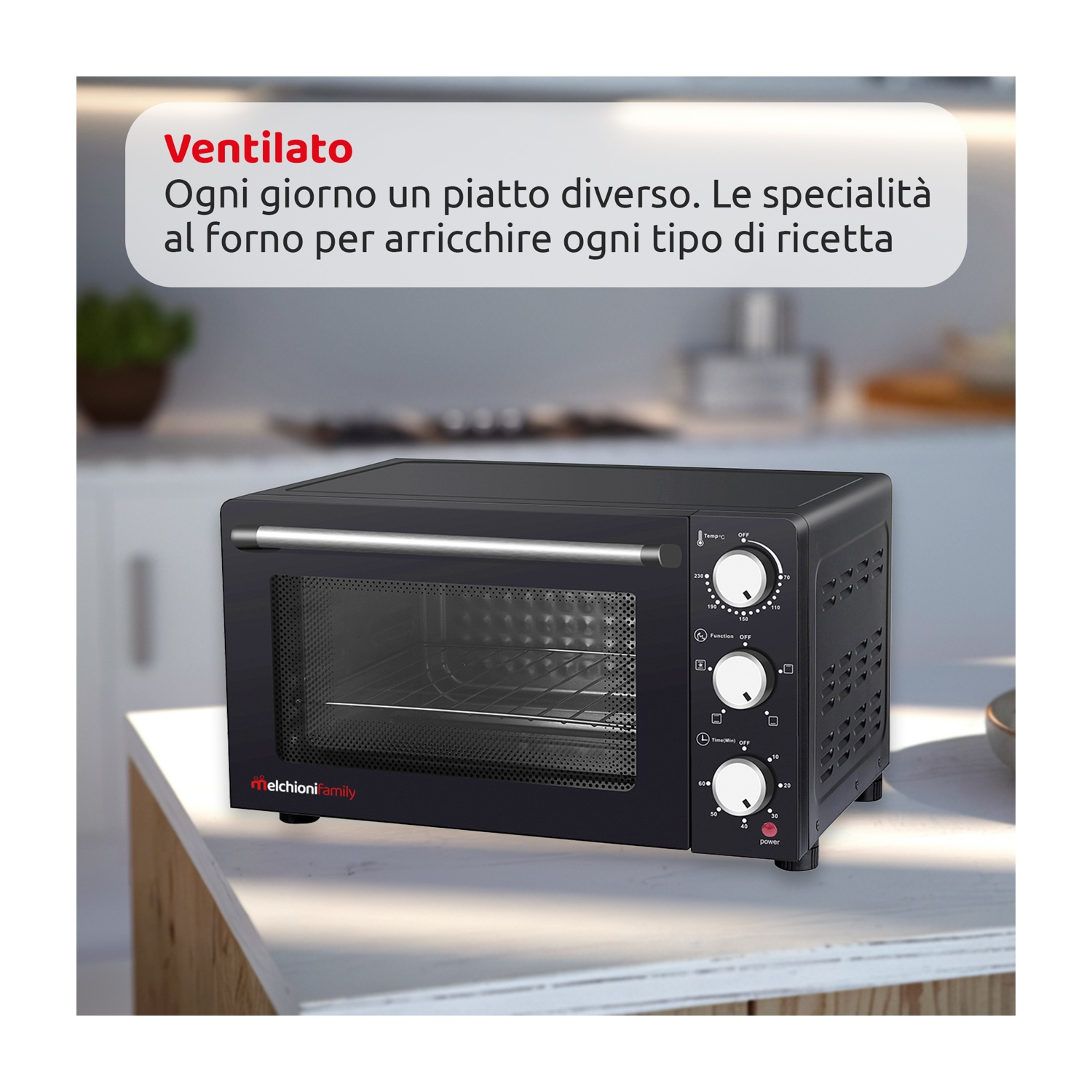 Un forno nero da appoggio con manopole di controllo è su una superficie bianca. Il testo dice 'Ventilato' e testo italiano.