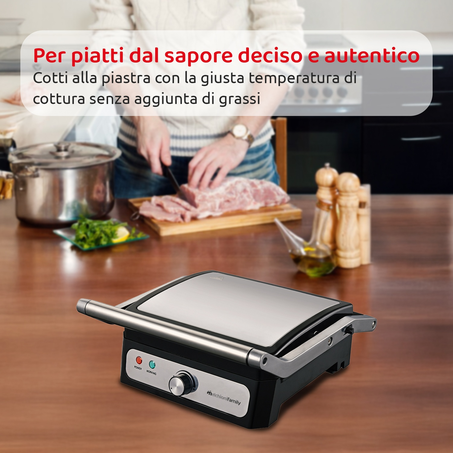 Una persona taglia carne su un tagliere di legno. Una griglia in primo piano. Il testo sovrapposto recita: 'Per piatti gustosi'.