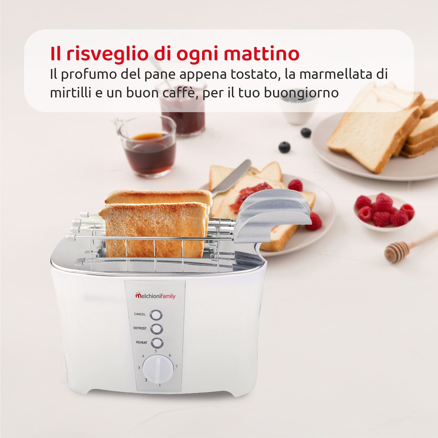 Un tostapane bianco con pane tostato, marmellata, lamponi e caffè. Testo: Risveglio mattutino.
